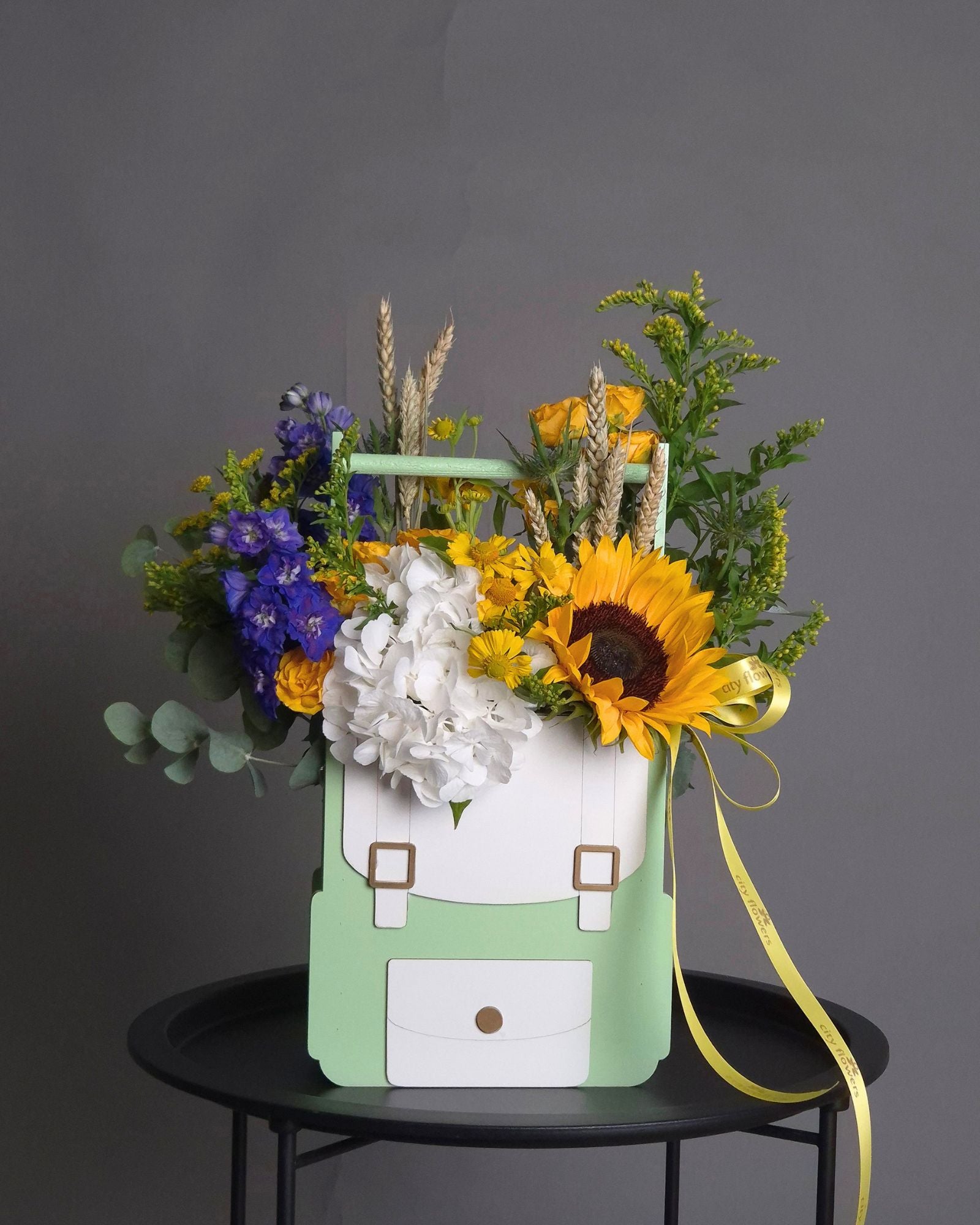 Aranjament Floral "School Backpack Sunny" – Floarea Soarelui si Hortensie