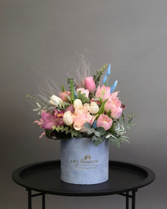 Aranjament Floral in Cutie - Lalele, Trandafir si Orhidee