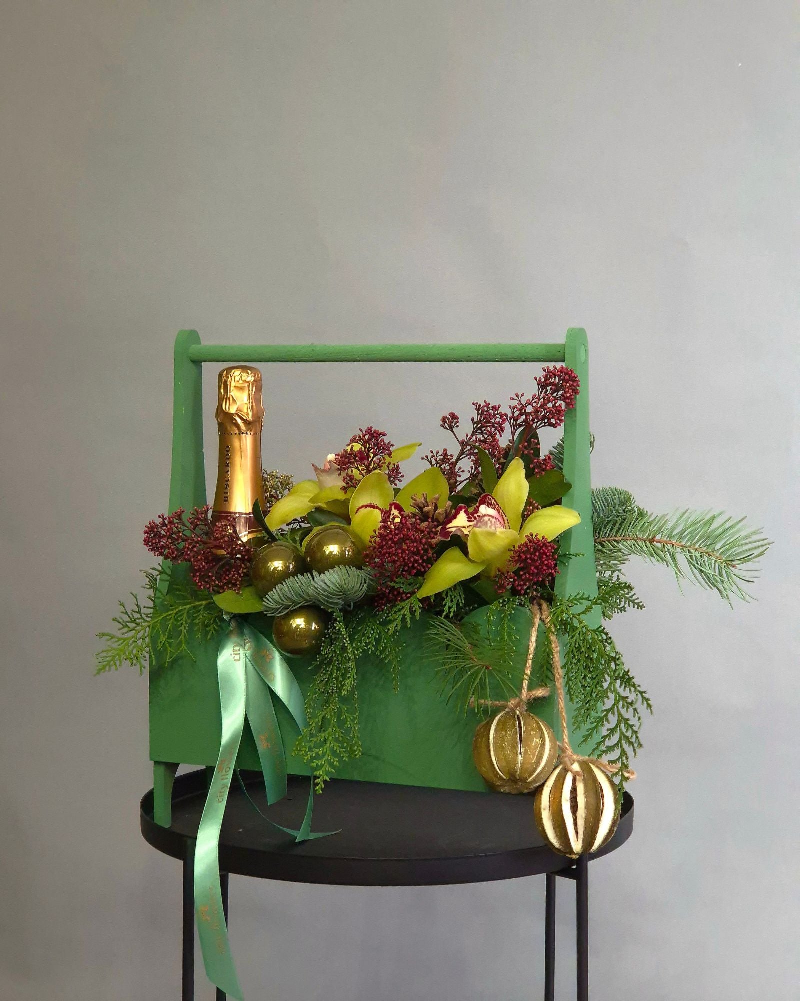 Aranjament Floral Cadou "Green & Gold"