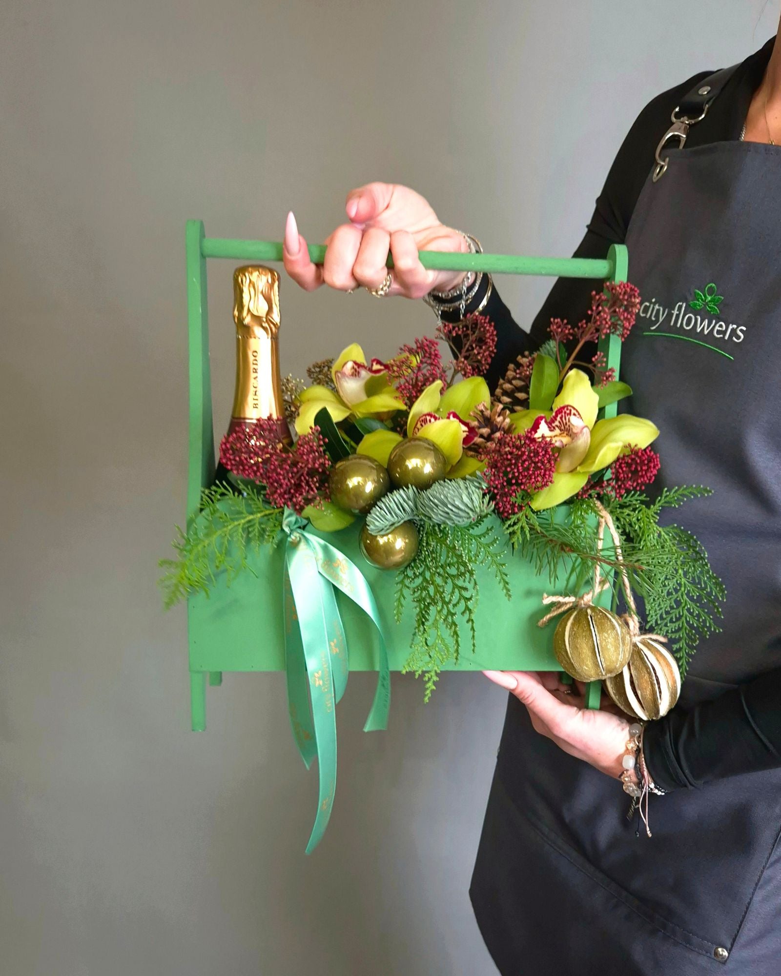 Aranjament Floral Cadou "Green & Gold"