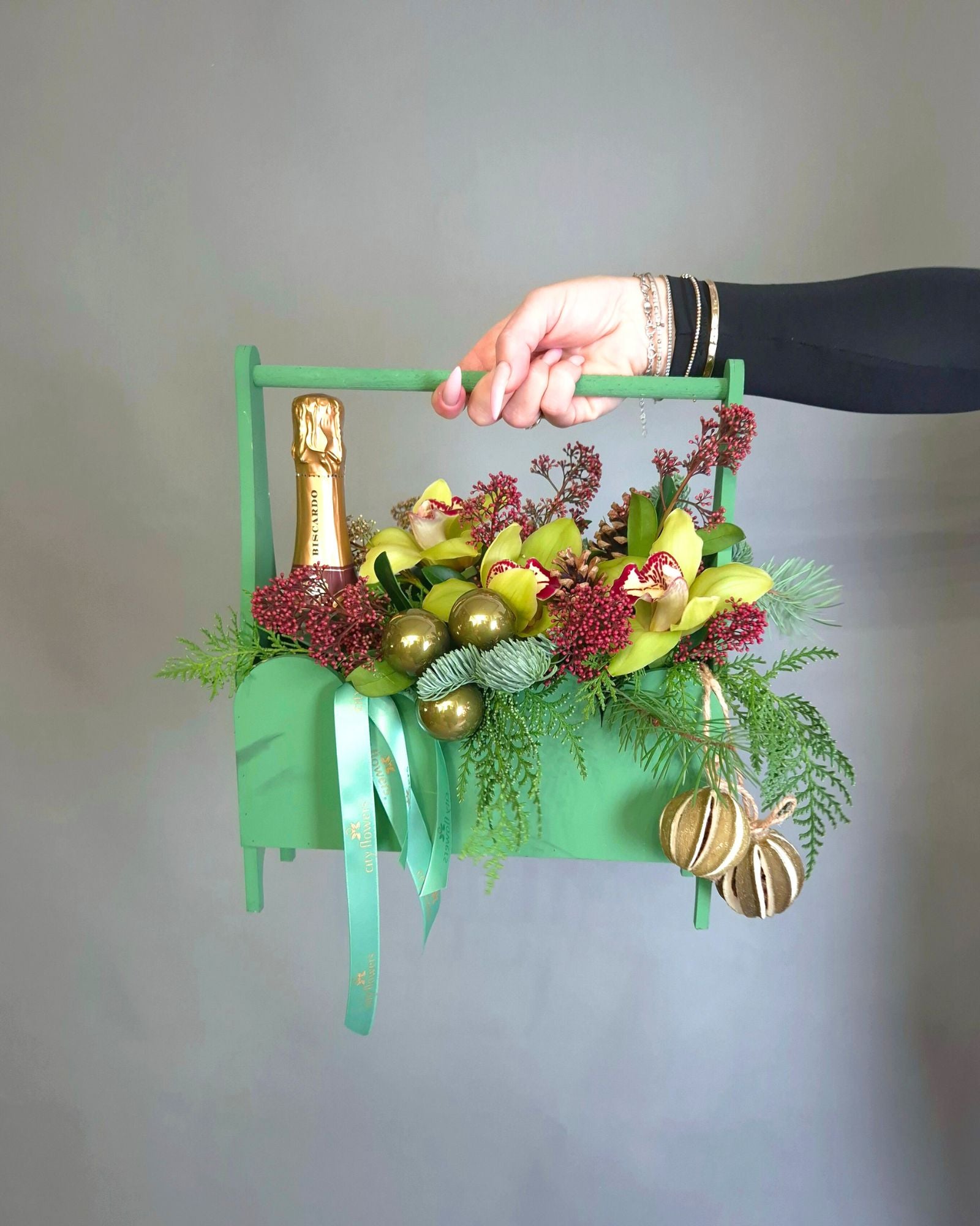 Aranjament Floral Cadou "Green & Gold"