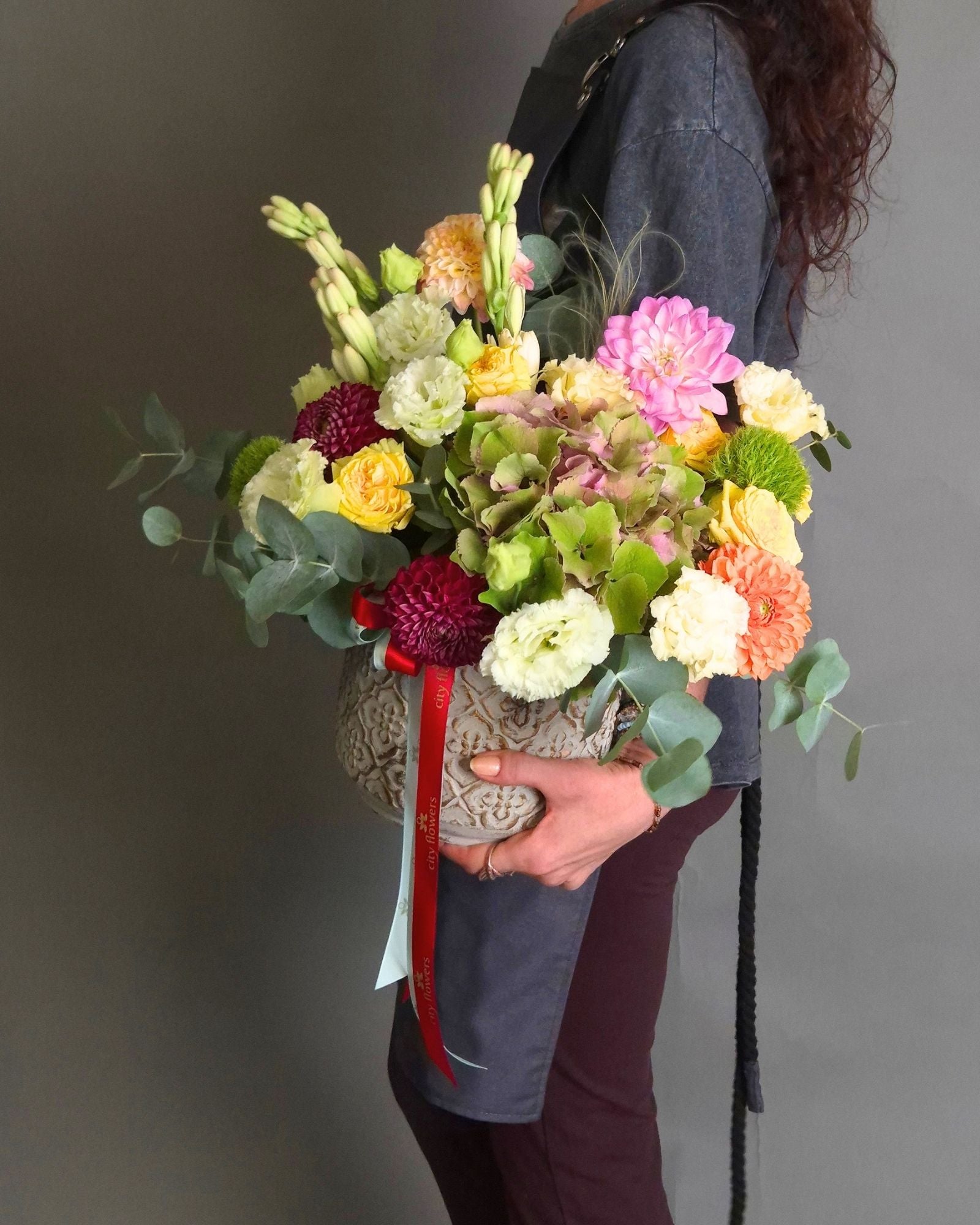 Aranjament Floral "Scented Whispers" – Tuberoze si Hortensie