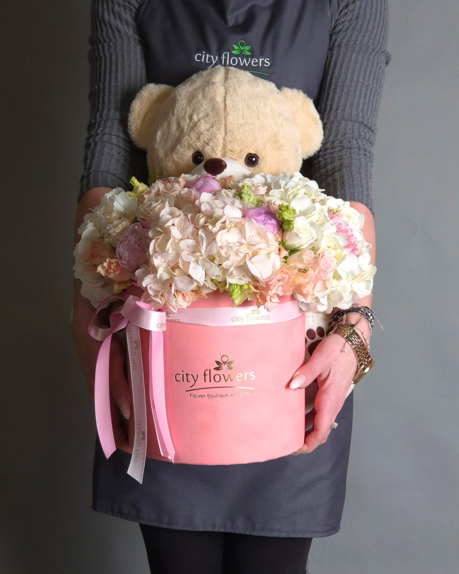 Aranjament Floral "Sweet Hugs"