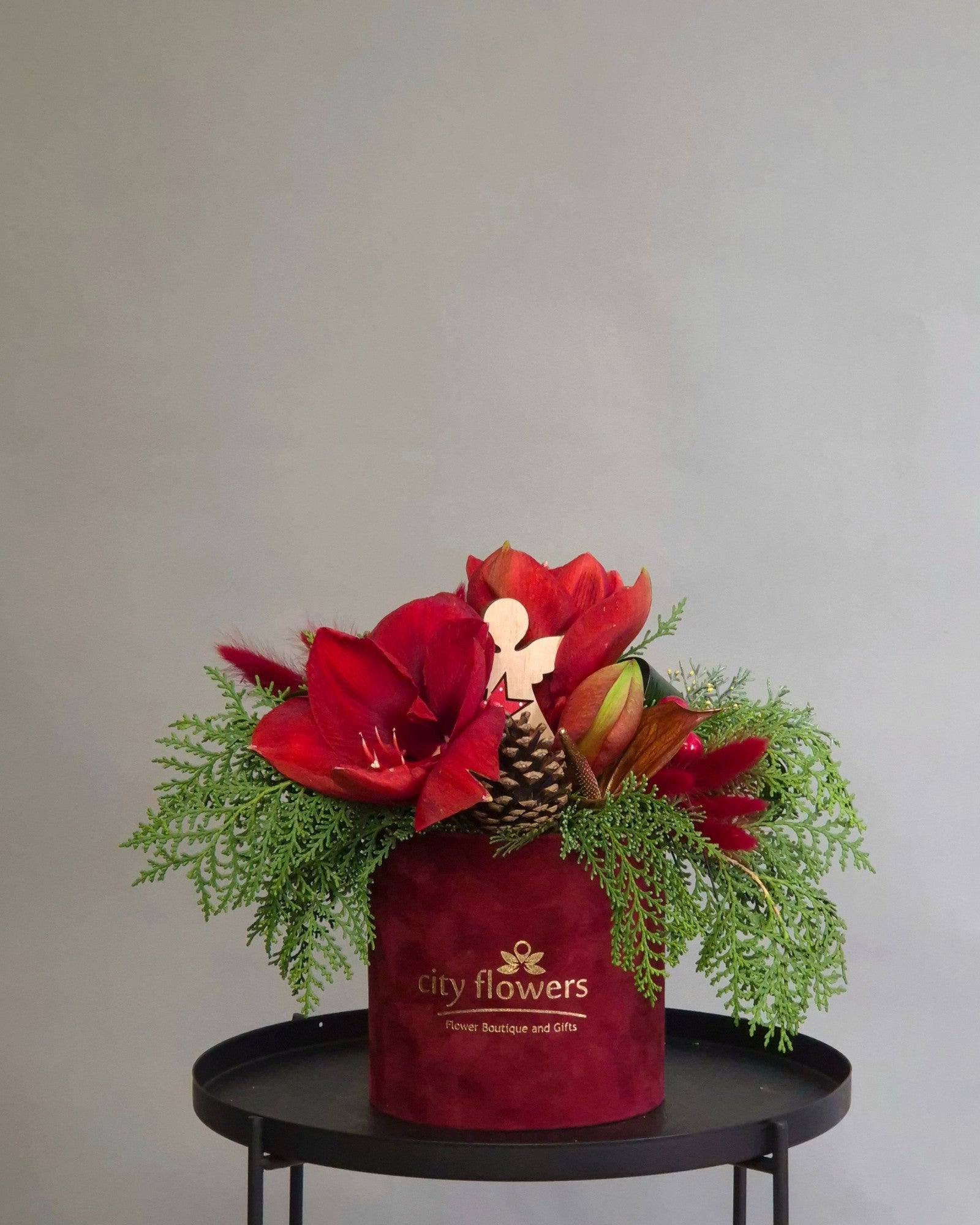 Aranjament Floral de Craciun "Red Velvet"