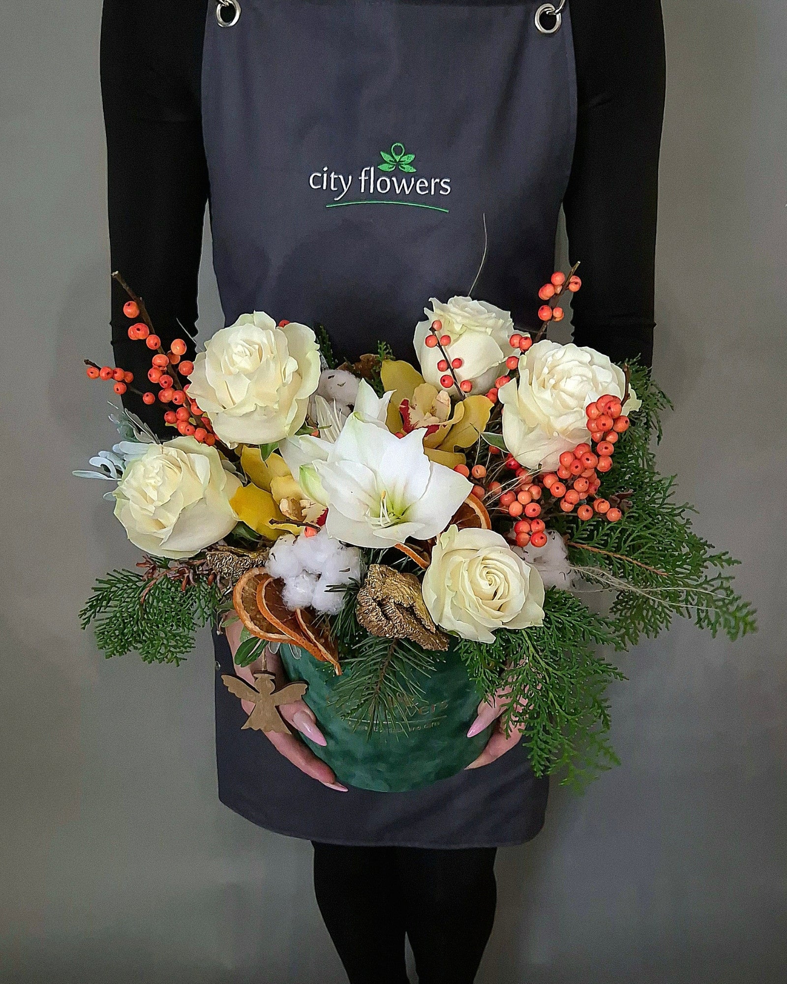 Aranjament Floral de Craciun "Winter Elegance"