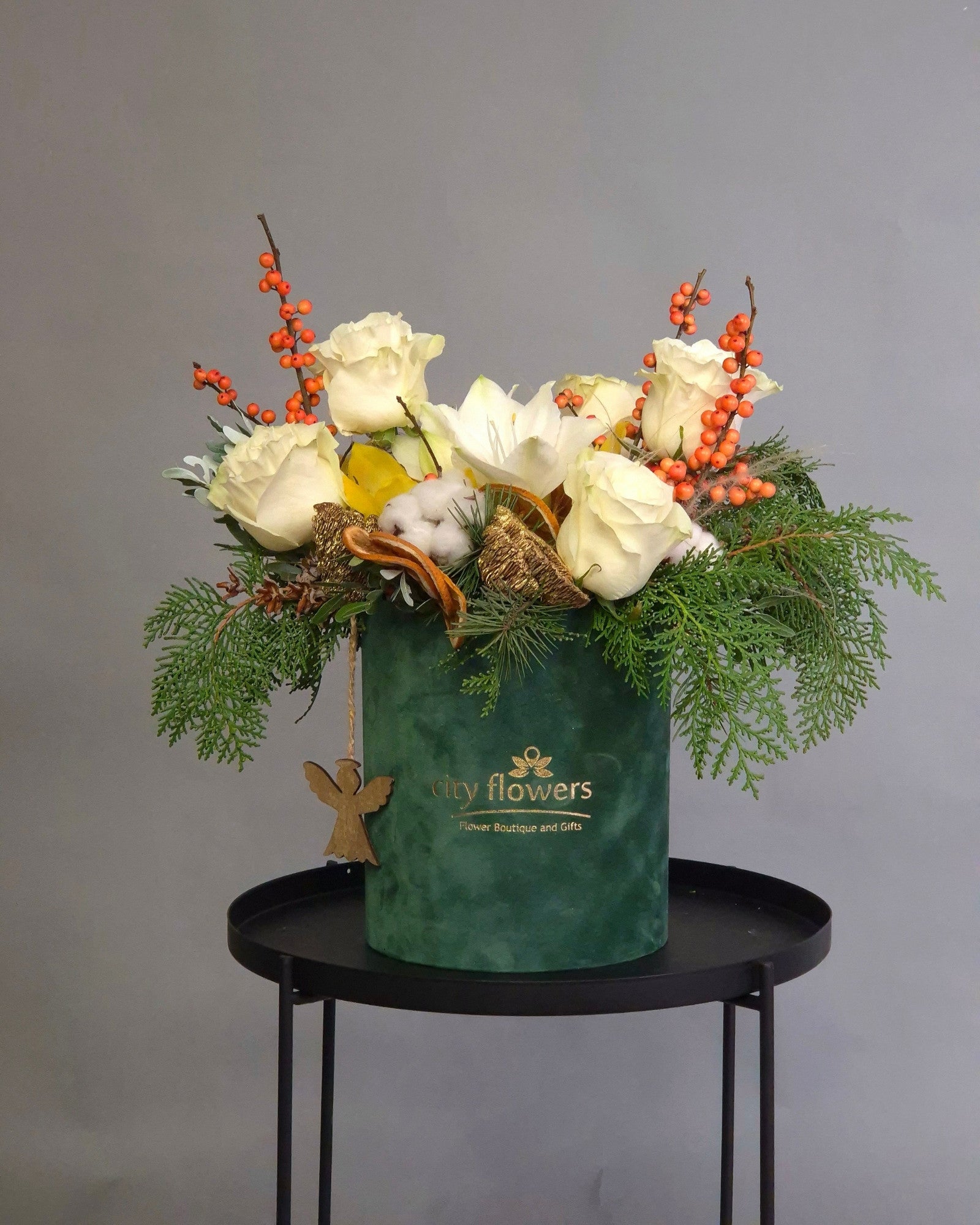 Aranjament Floral de Craciun "Winter Elegance"