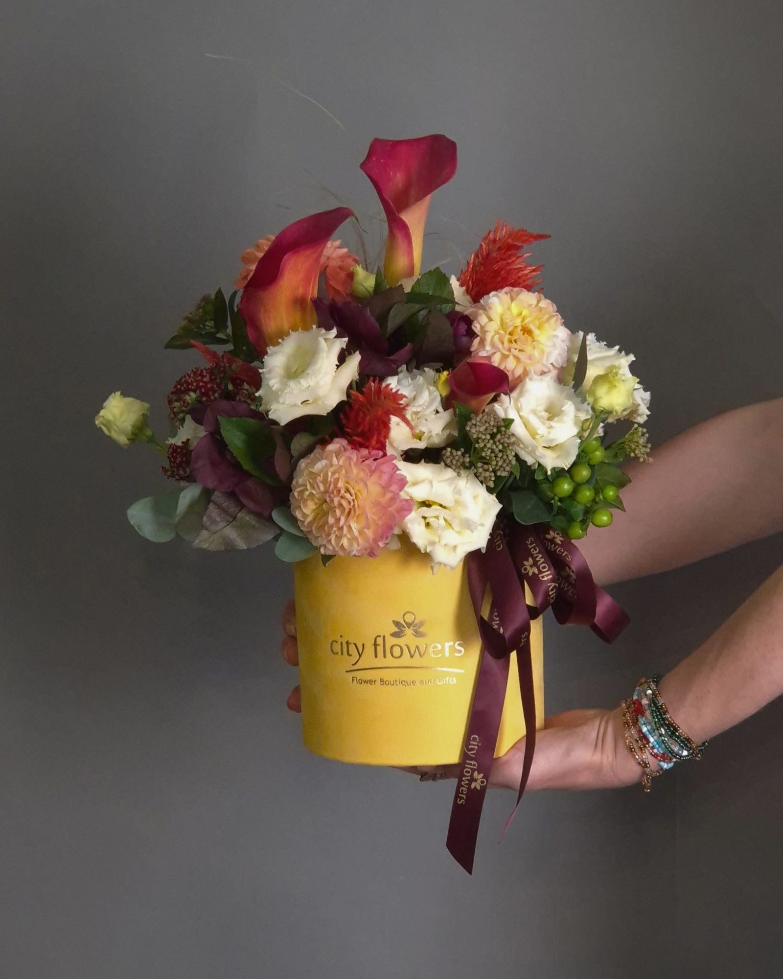 Aranjament Floral in Cutie "Golden Autumn" – Cale si Dalii