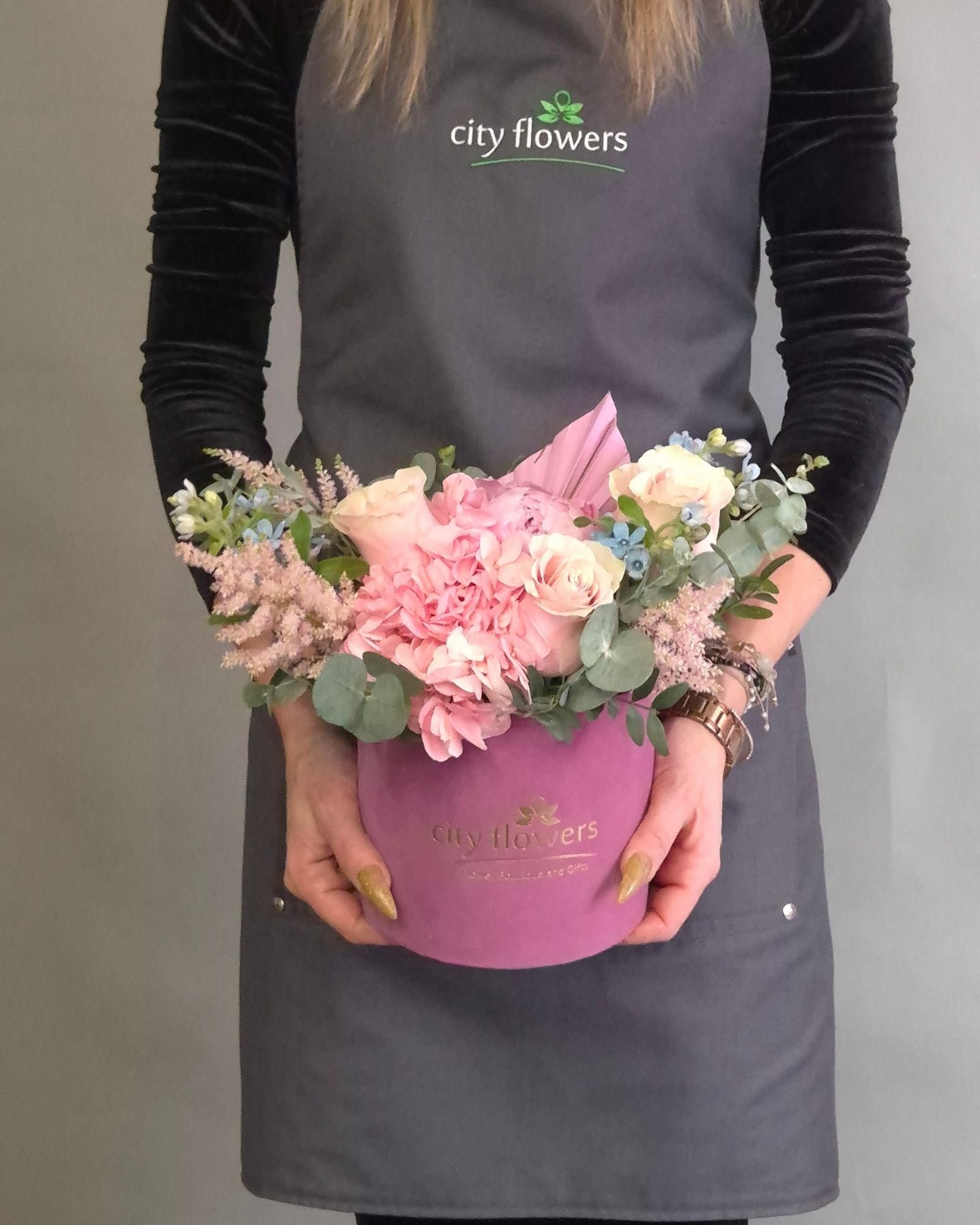 Aranjament Floral in Cutie "Pink & Blue Harmony"