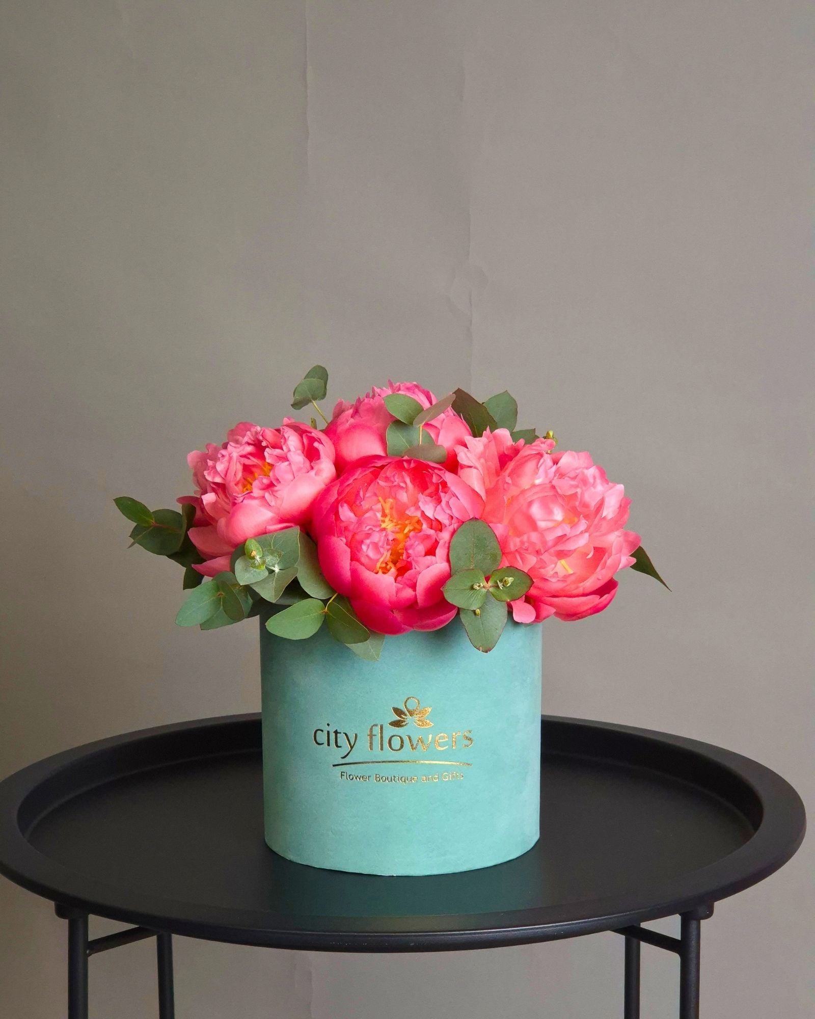 Aranjament Floral in cutie "Coral Dream"