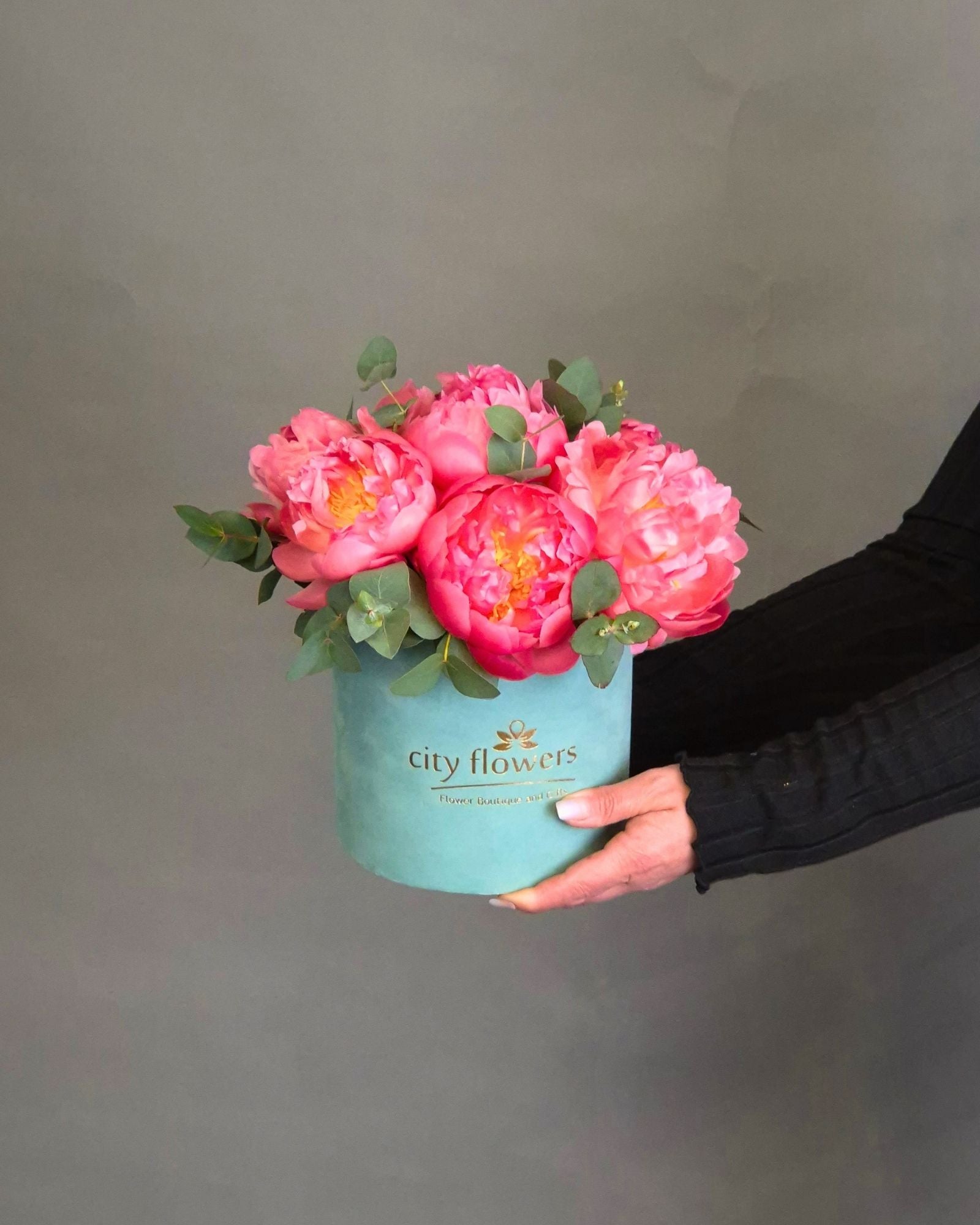 Aranjament Floral in cutie "Coral Dream"