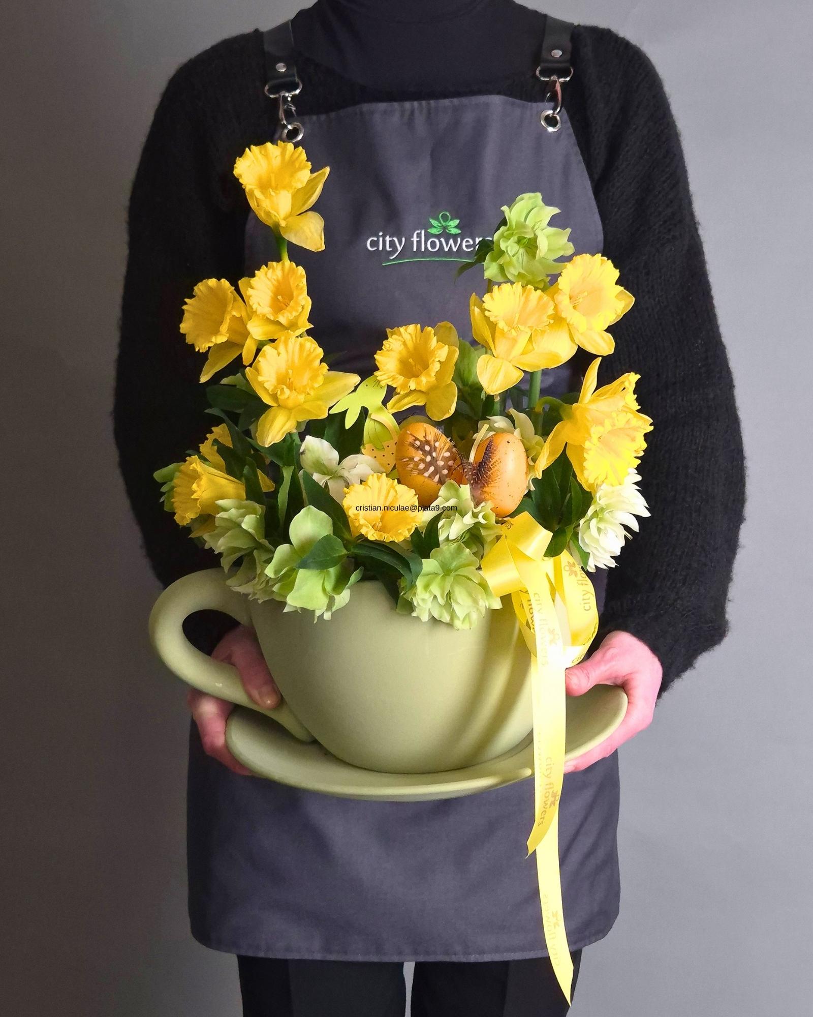 Aranjament floral "Spring Teacup"