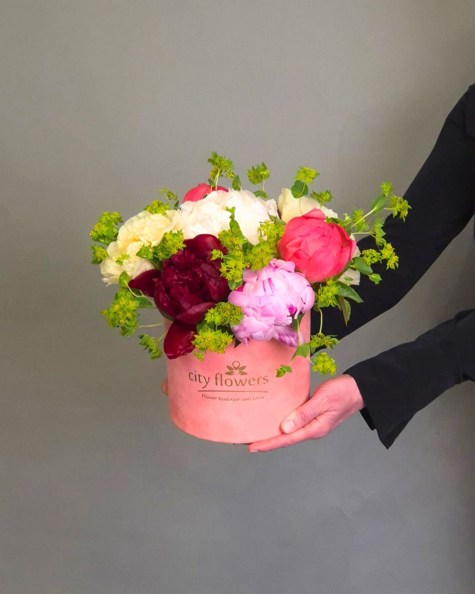 Aranjament floral in cutie "Peony Melody"