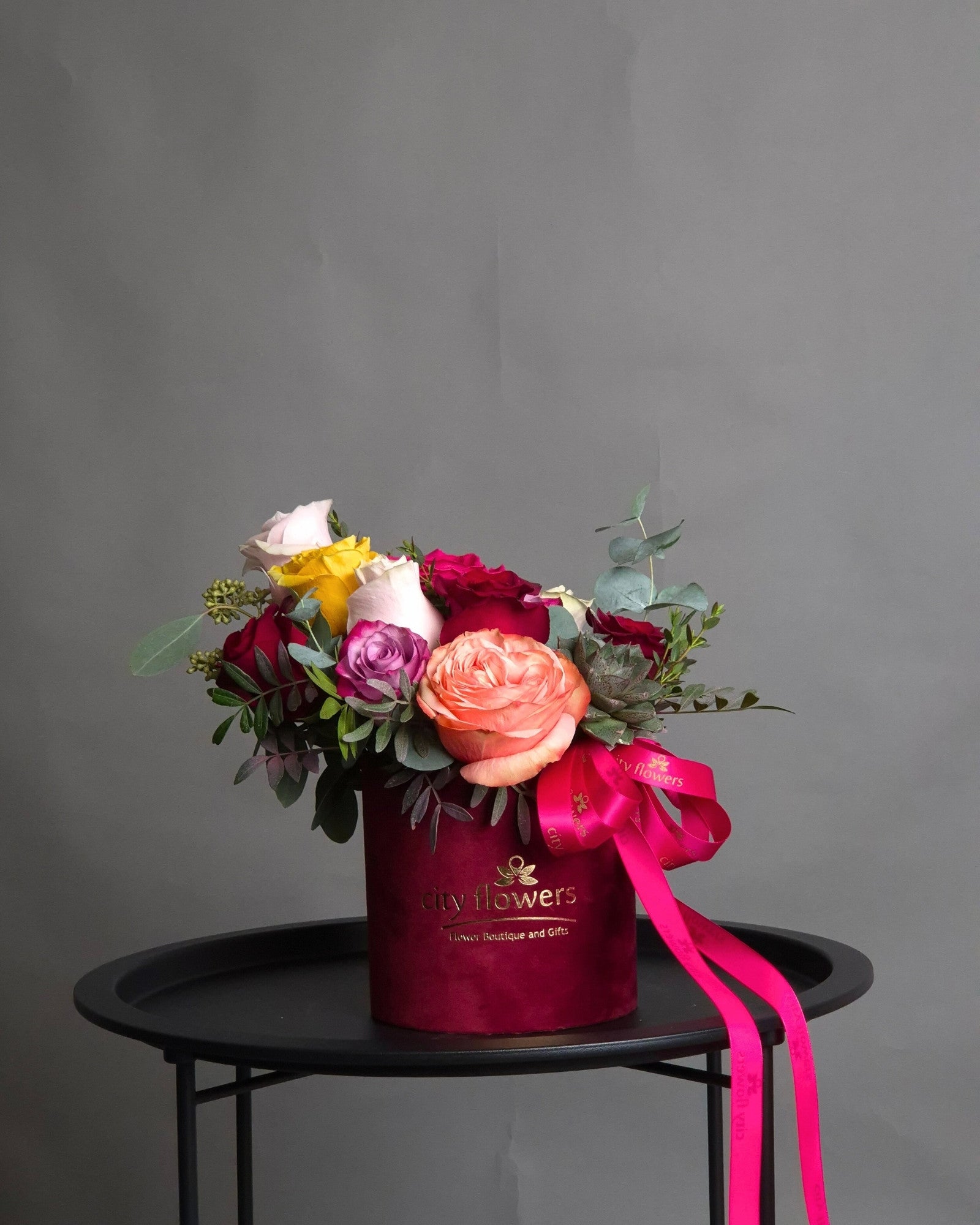 Aranjament floral in cutie "Velvet Joy"