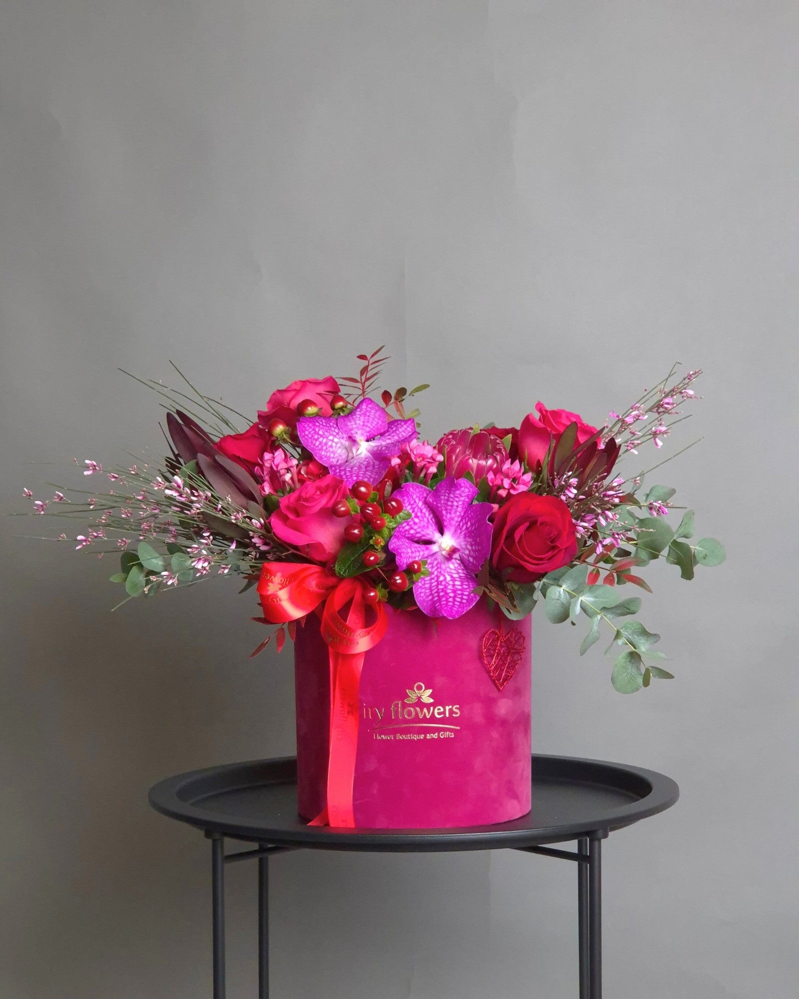 Aranjament floral in cutie "Velvet Passion"