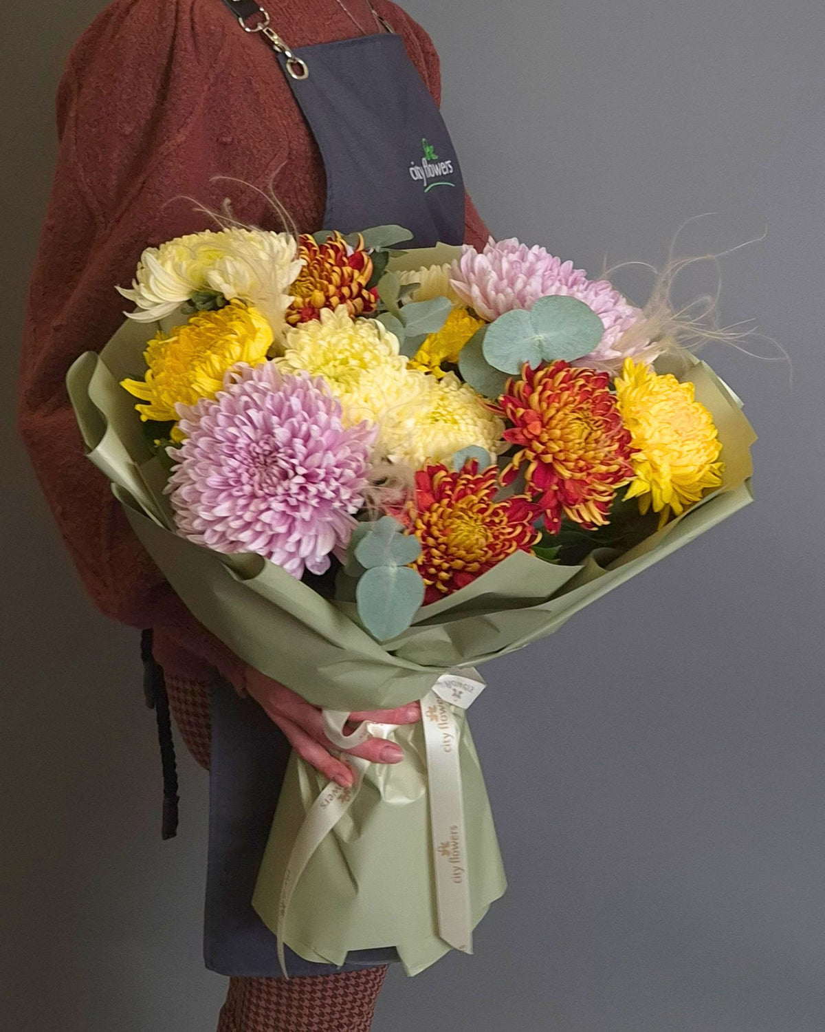 Buchet 13 Crizanteme Multicolore – Eleganta de Toamna