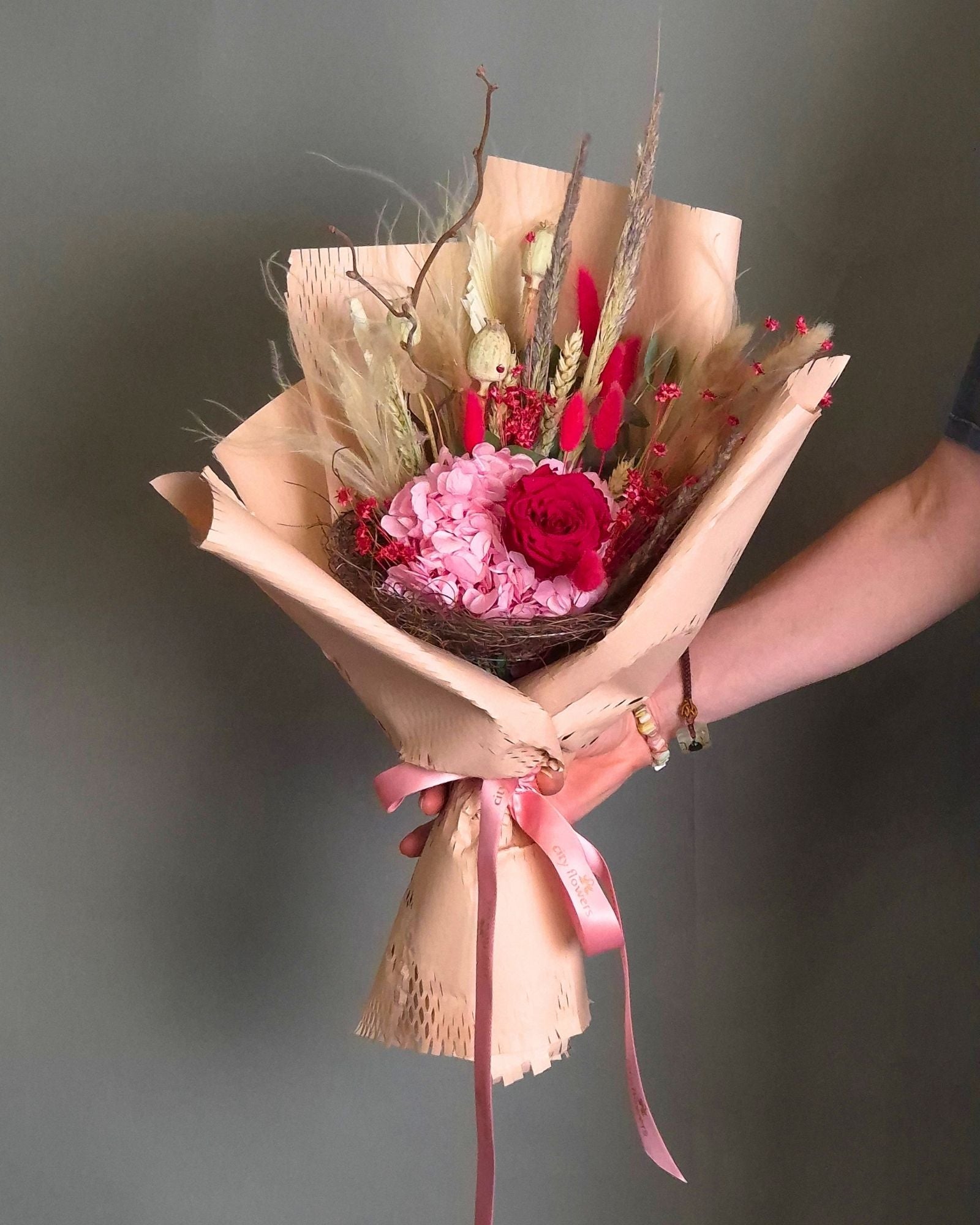 Buchet Nemuritor "Rustic Rose" – Trandafir Criogenat si Flori Uscate