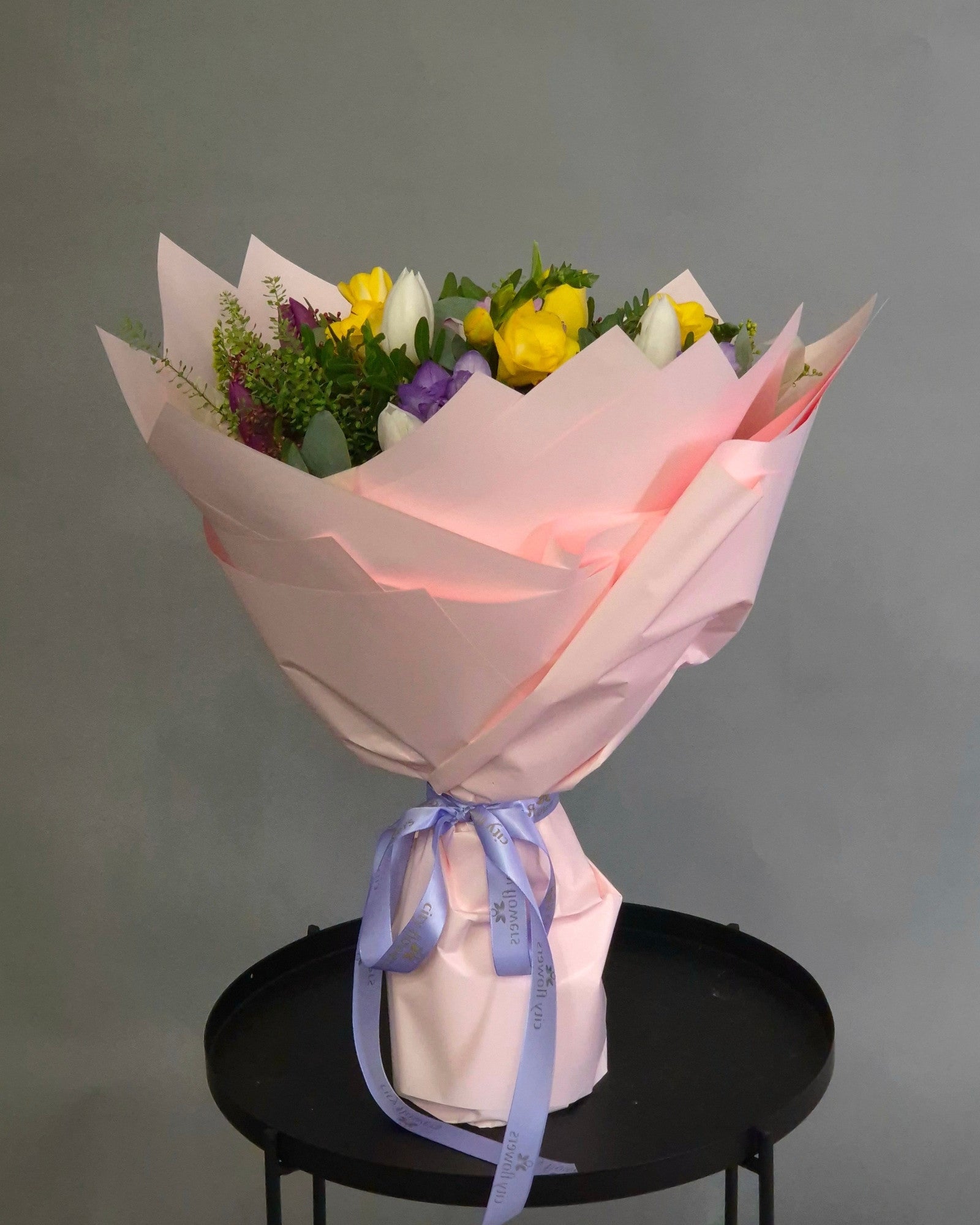 Buchet Flori 25 frezii si lalele