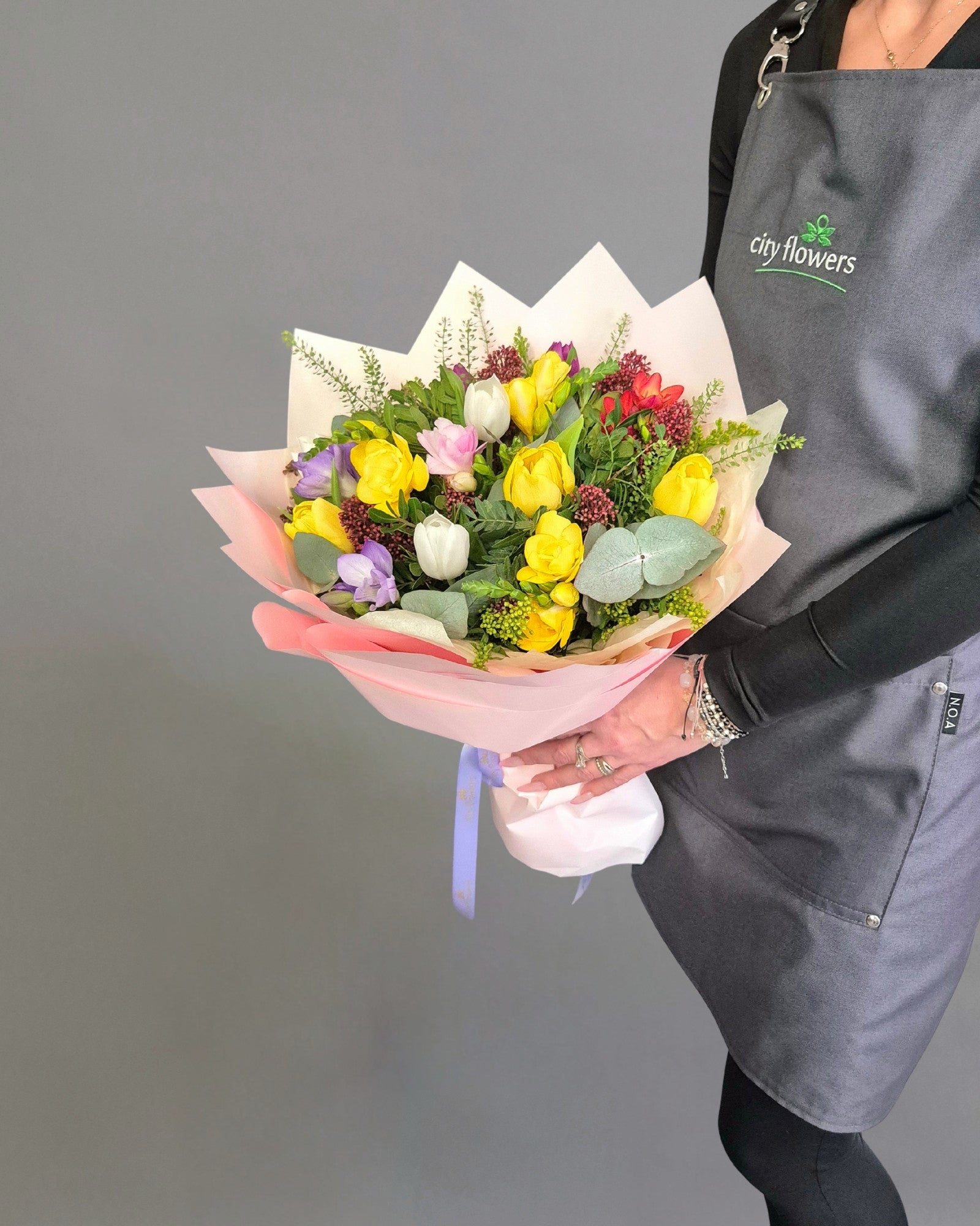 Buchet Flori 25 frezii si lalele