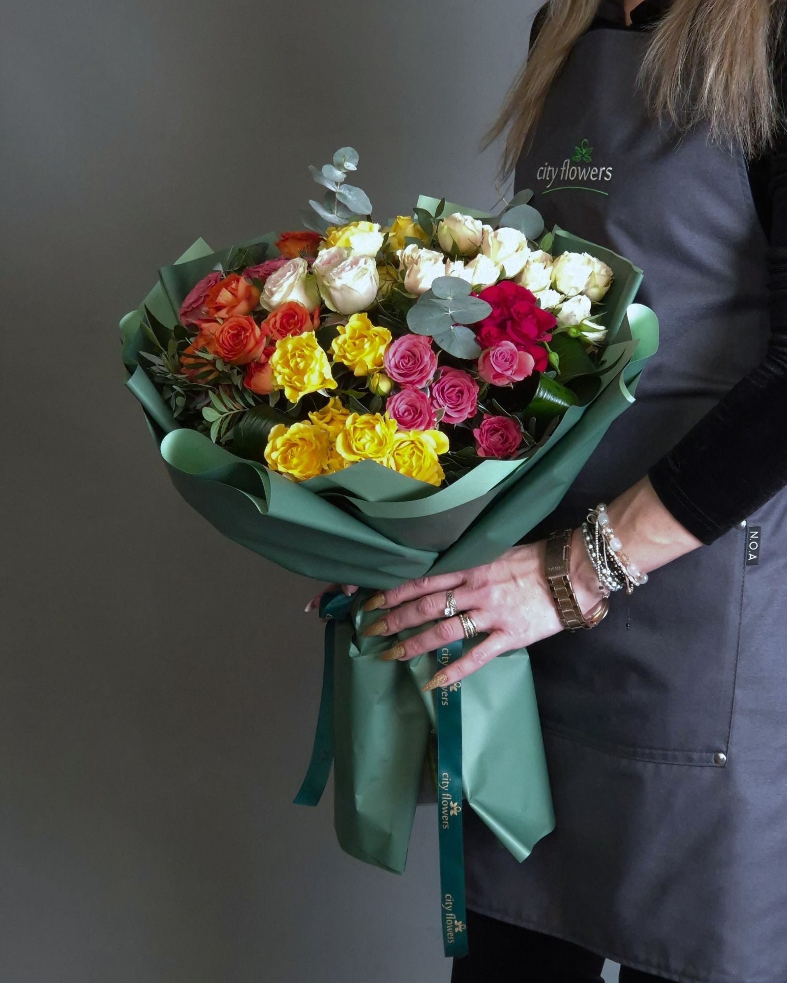 Buchet Flori 11 minitrandafiri multicolori