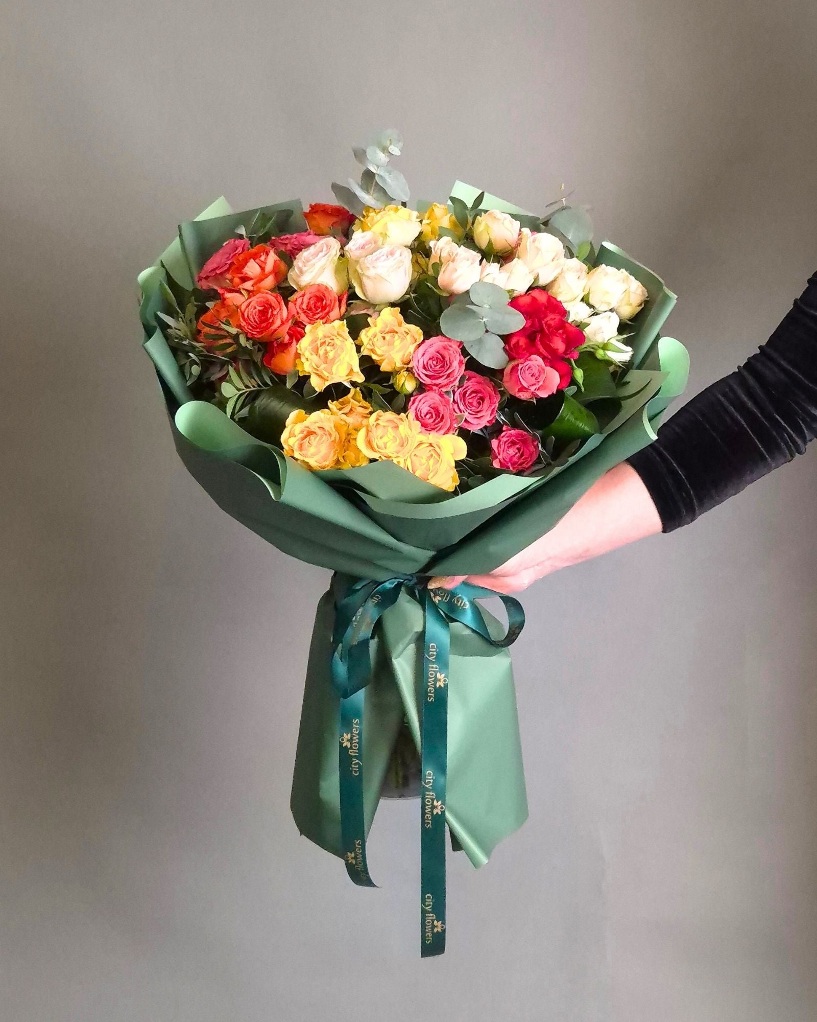 Buchet Flori 11 minitrandafiri multicolori