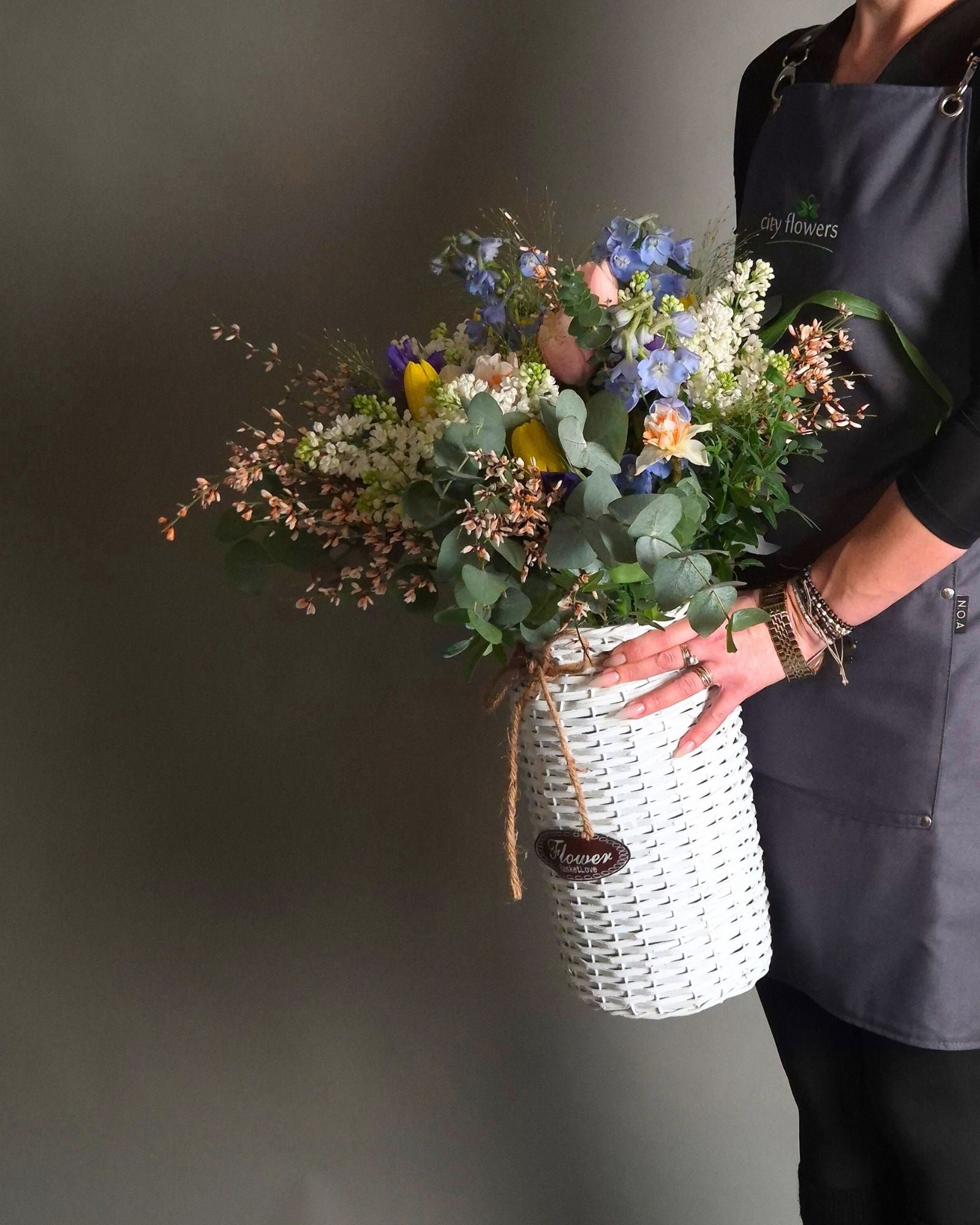 Buchet Flori in Vaza "Spring Grandeur"