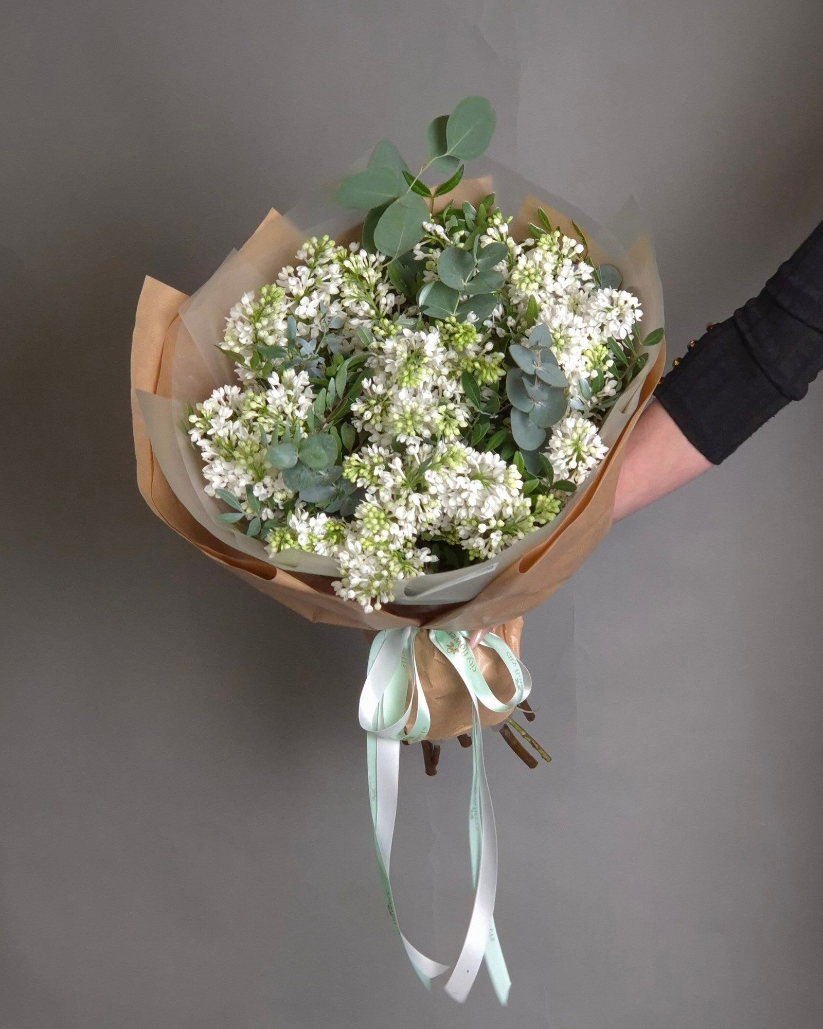 Buchet "Pure White" – 9 Fire Liliac Alb