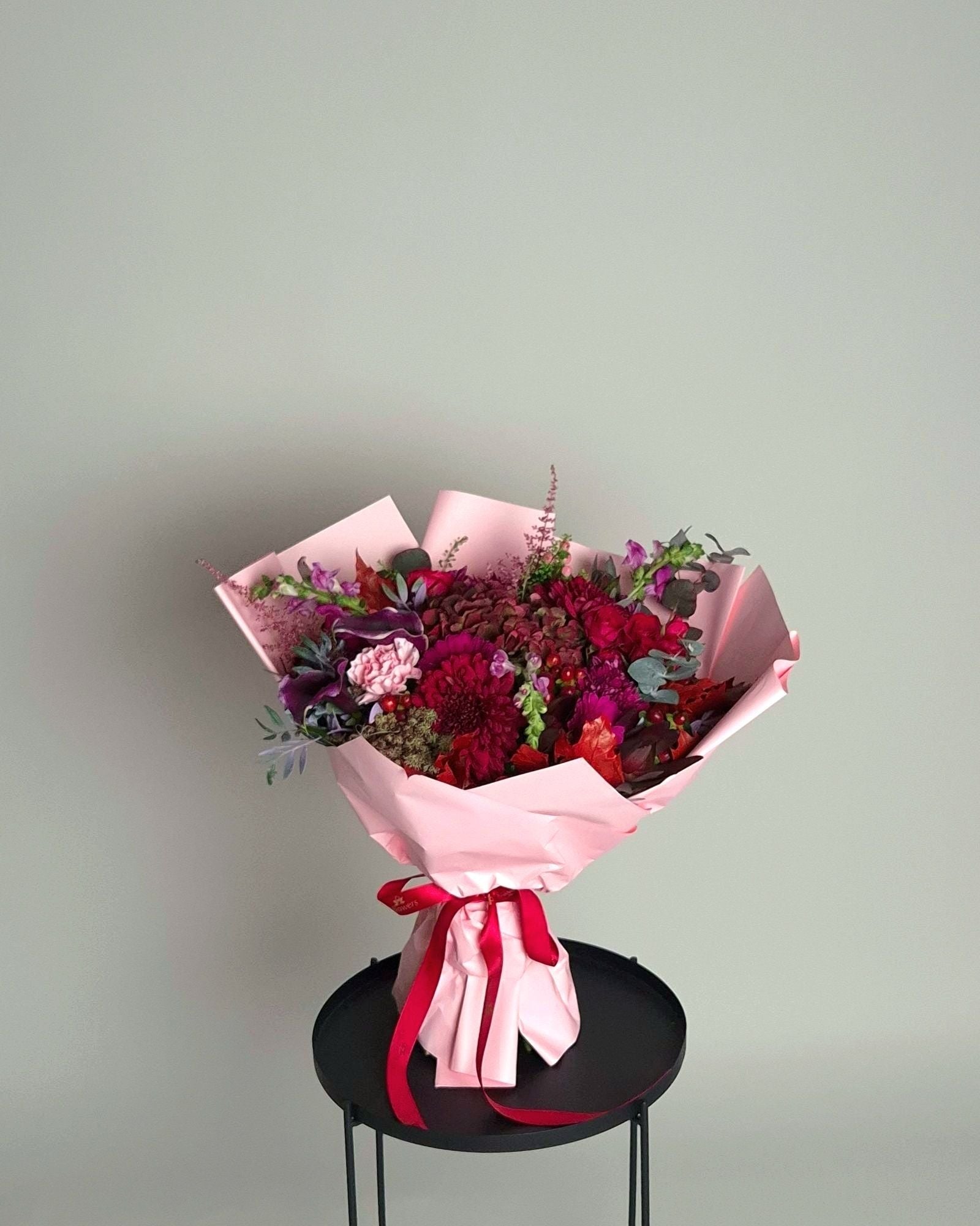 Buchet de Flori "Burgundy Chic"