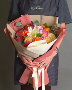 Buchet de flori "Colorful Joy" – 15 Dalii Mix