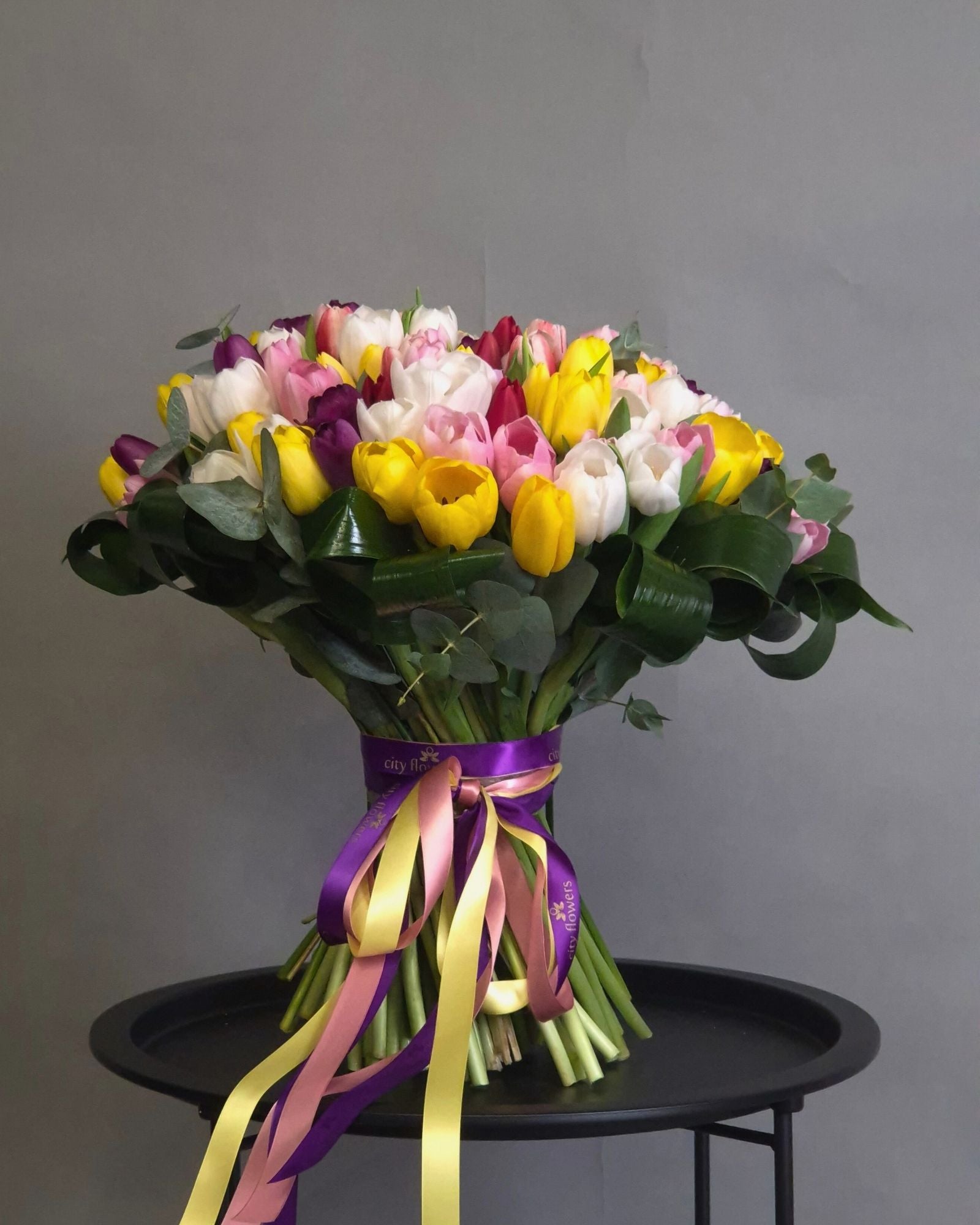 Buchet de flori 99 lalele multicolore