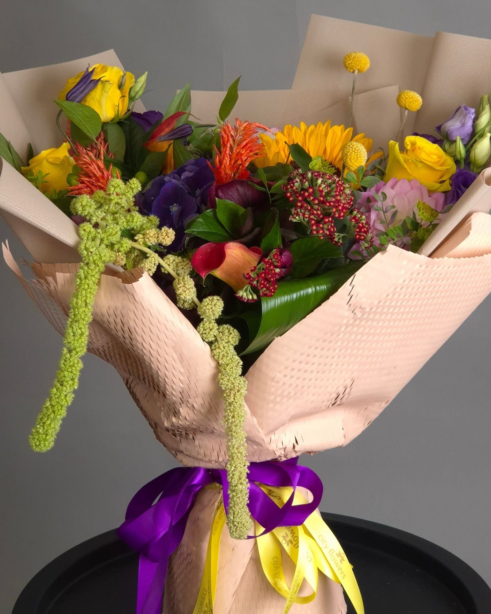 Buchet de flori "Harvest Sunset" – Floarea Soarelui, Hortensie si Trandafiri