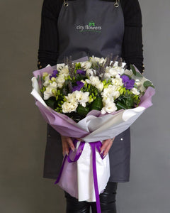 Buchet de flori "Violet Harmony"- 49 frezii