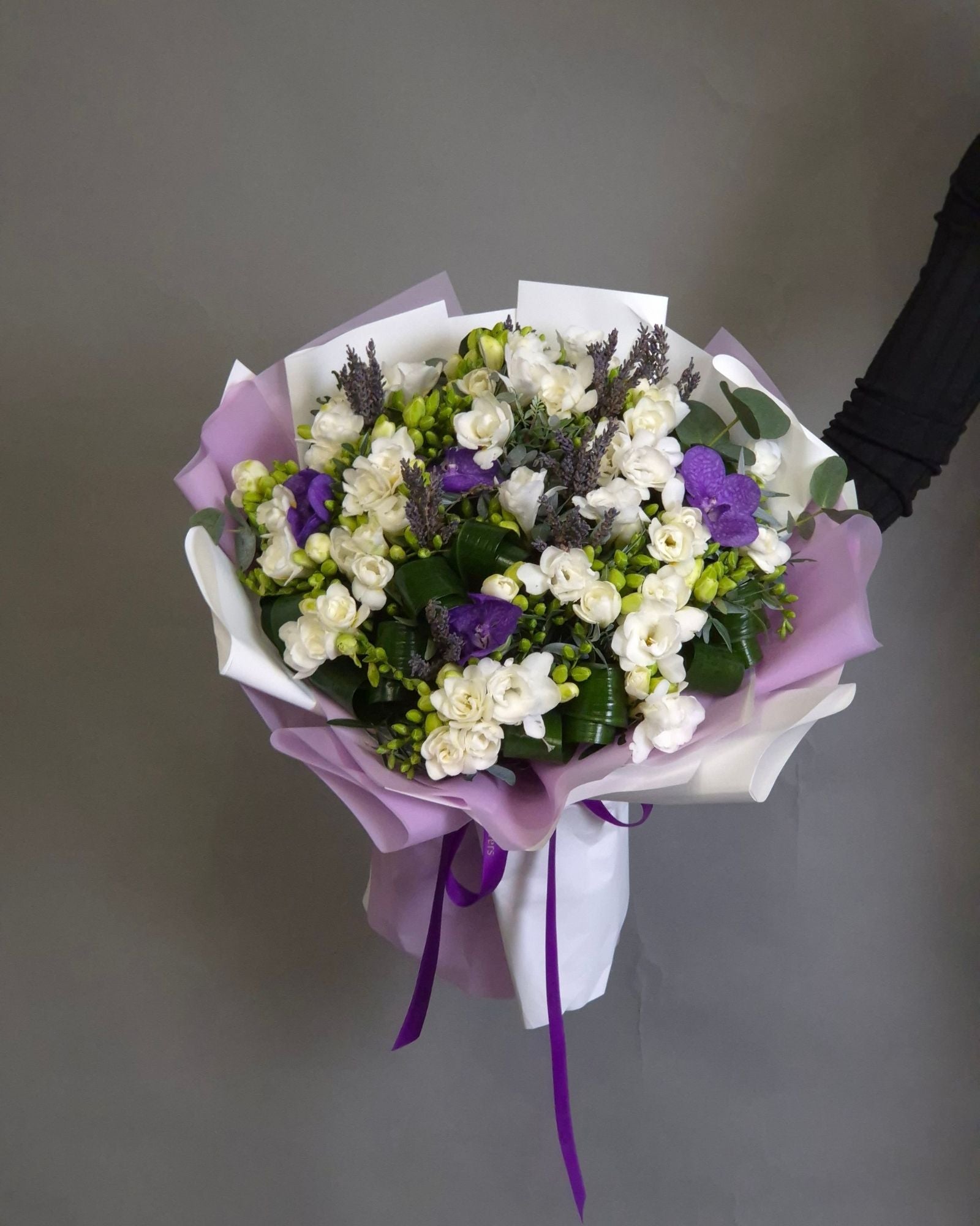 Buchet de flori "Violet Harmony"- 49 frezii