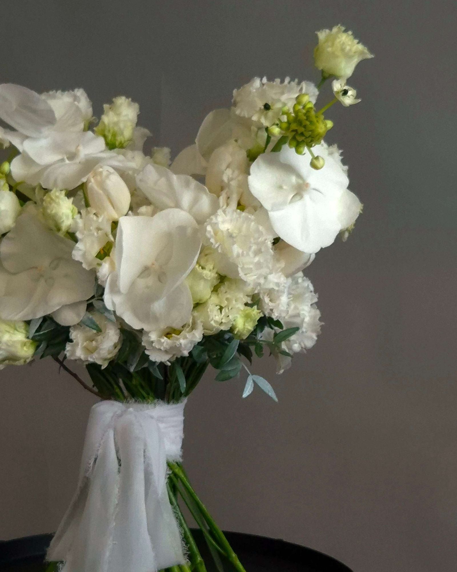 Buchet flori Mireasa "Atemporal White"