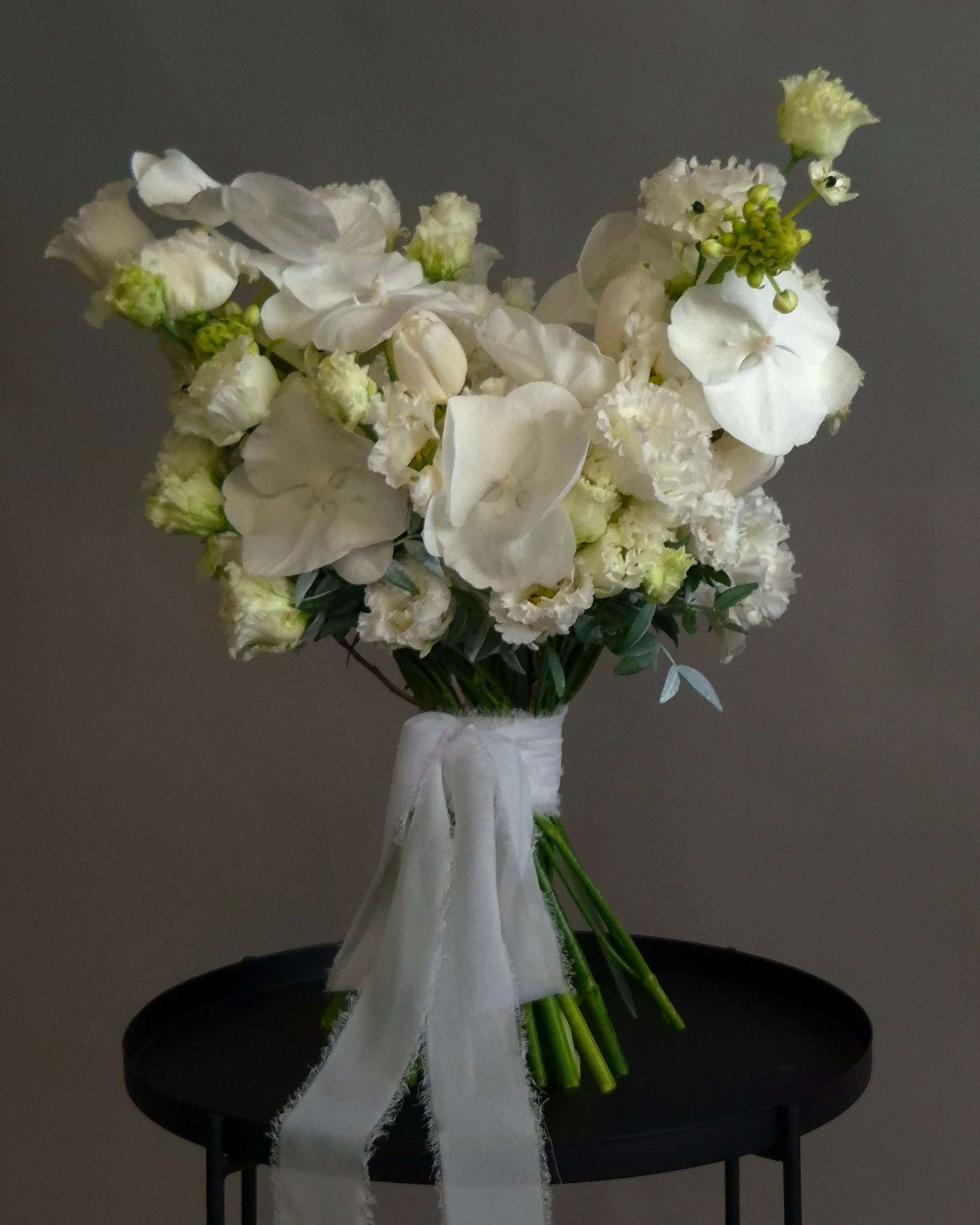 Buchet flori Mireasa "Atemporal White"