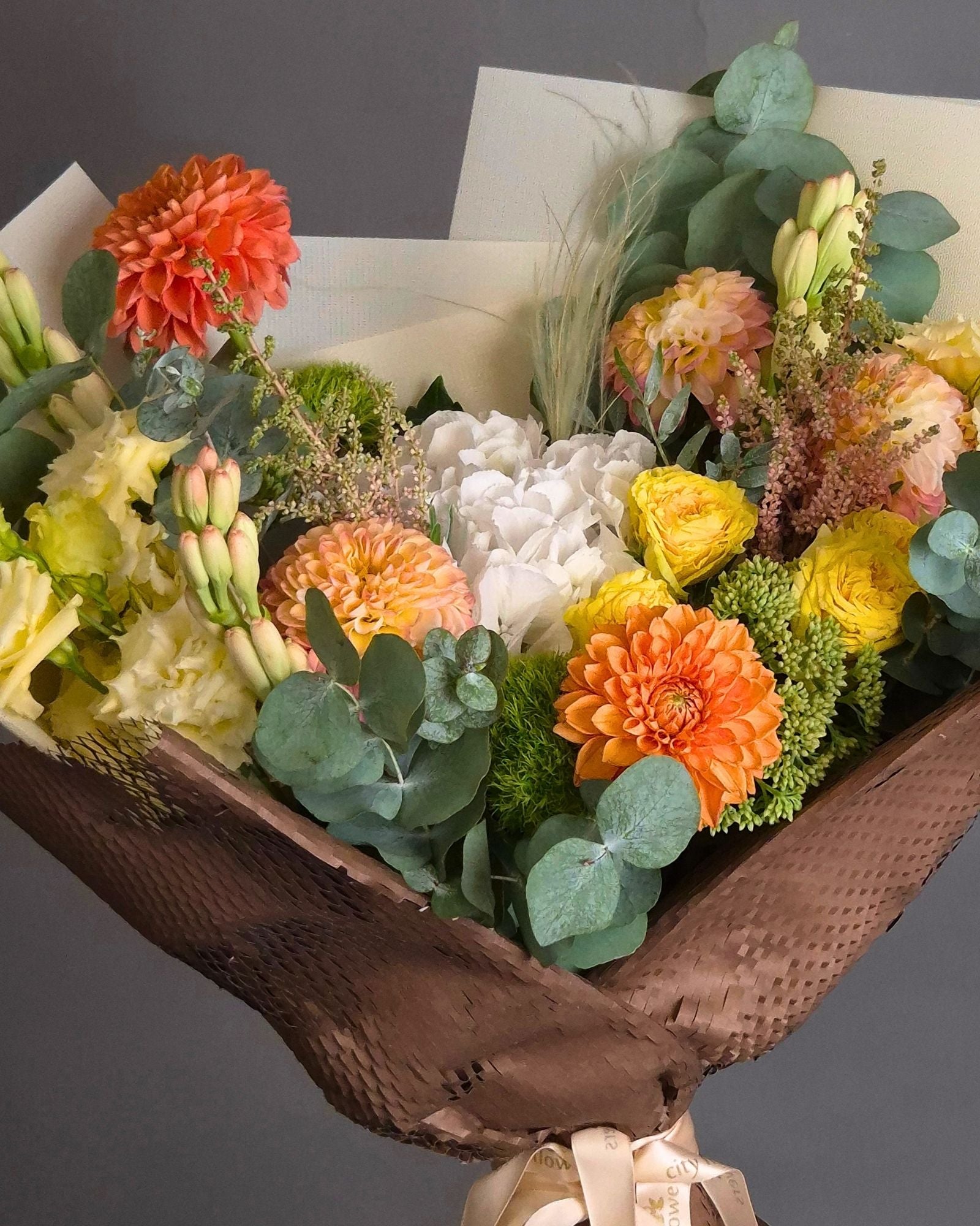 Buchet de flori "Lumina de Vara" – Hortensie, Tuberoze si Dalii