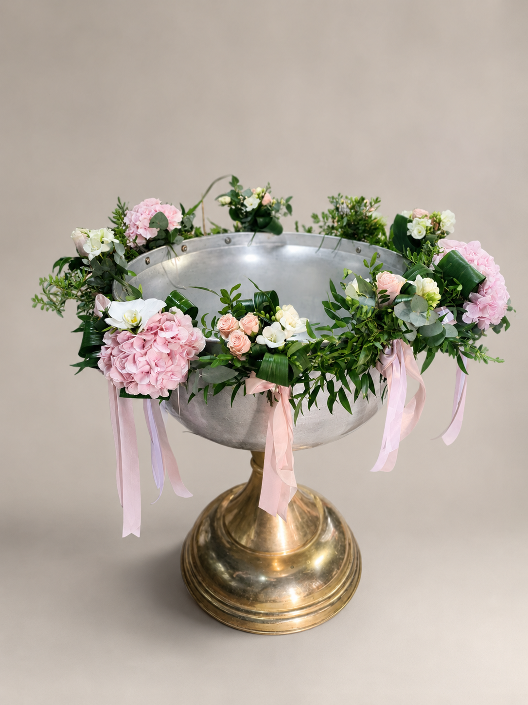 Aranjament Cristelnita "Sweet Pink" – Hortensie si Trandafiri