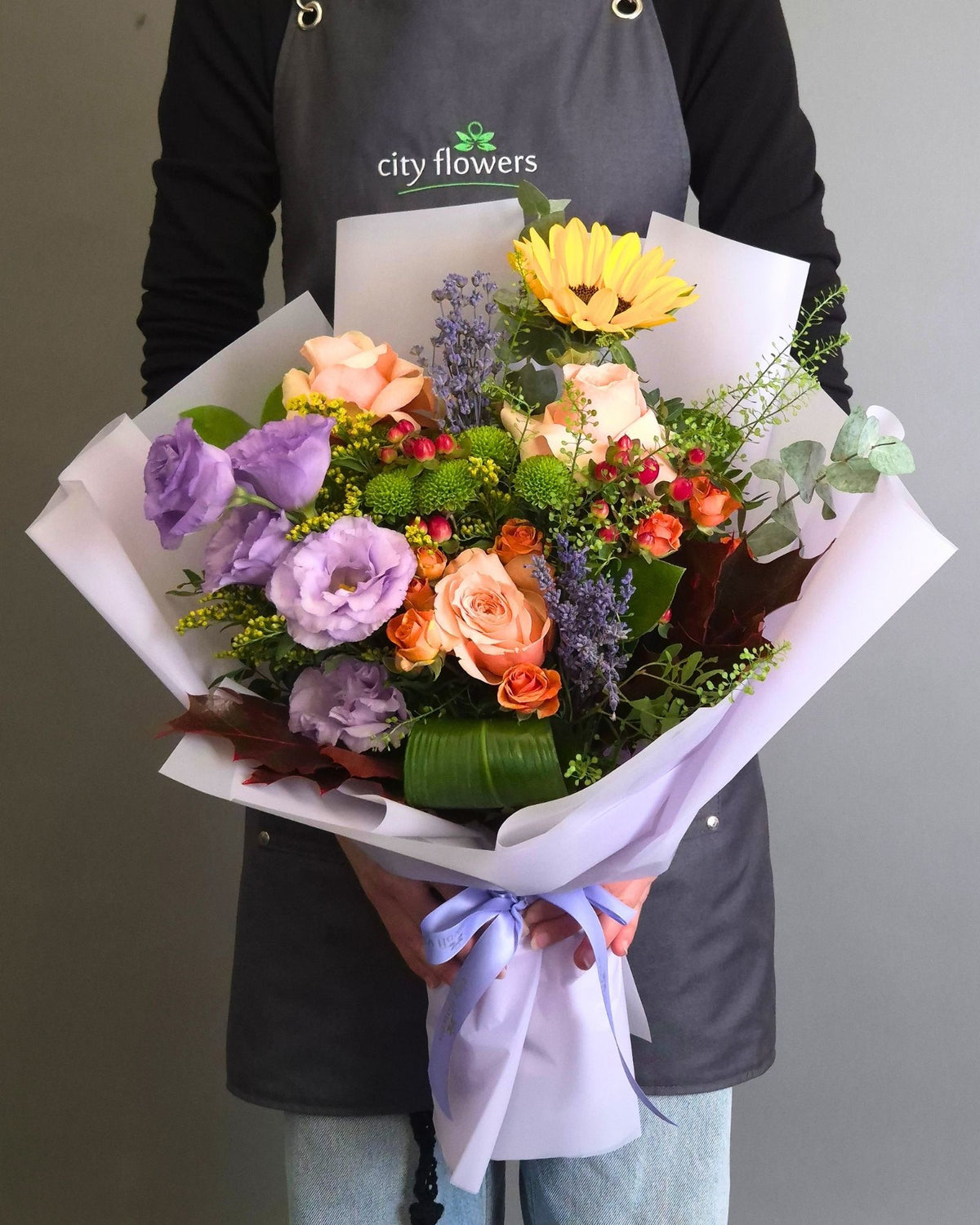 "Sweet Color Passion" Package – Bouquet and Pralines