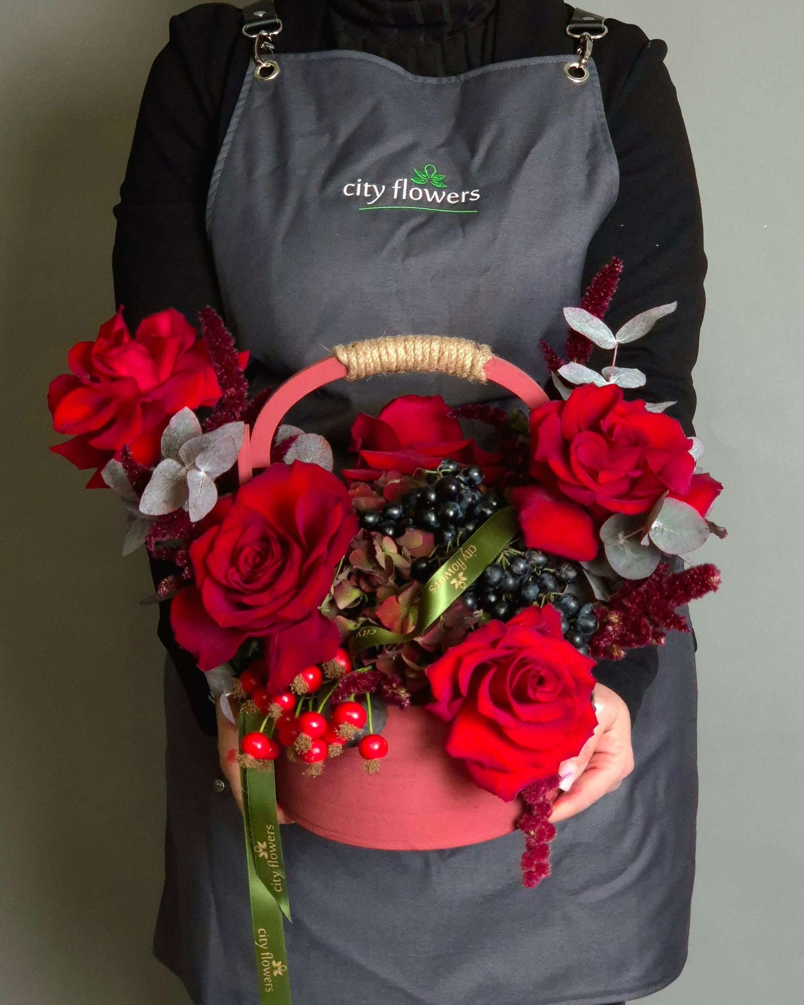 Aranjament Floral "Cosul Abundentei"