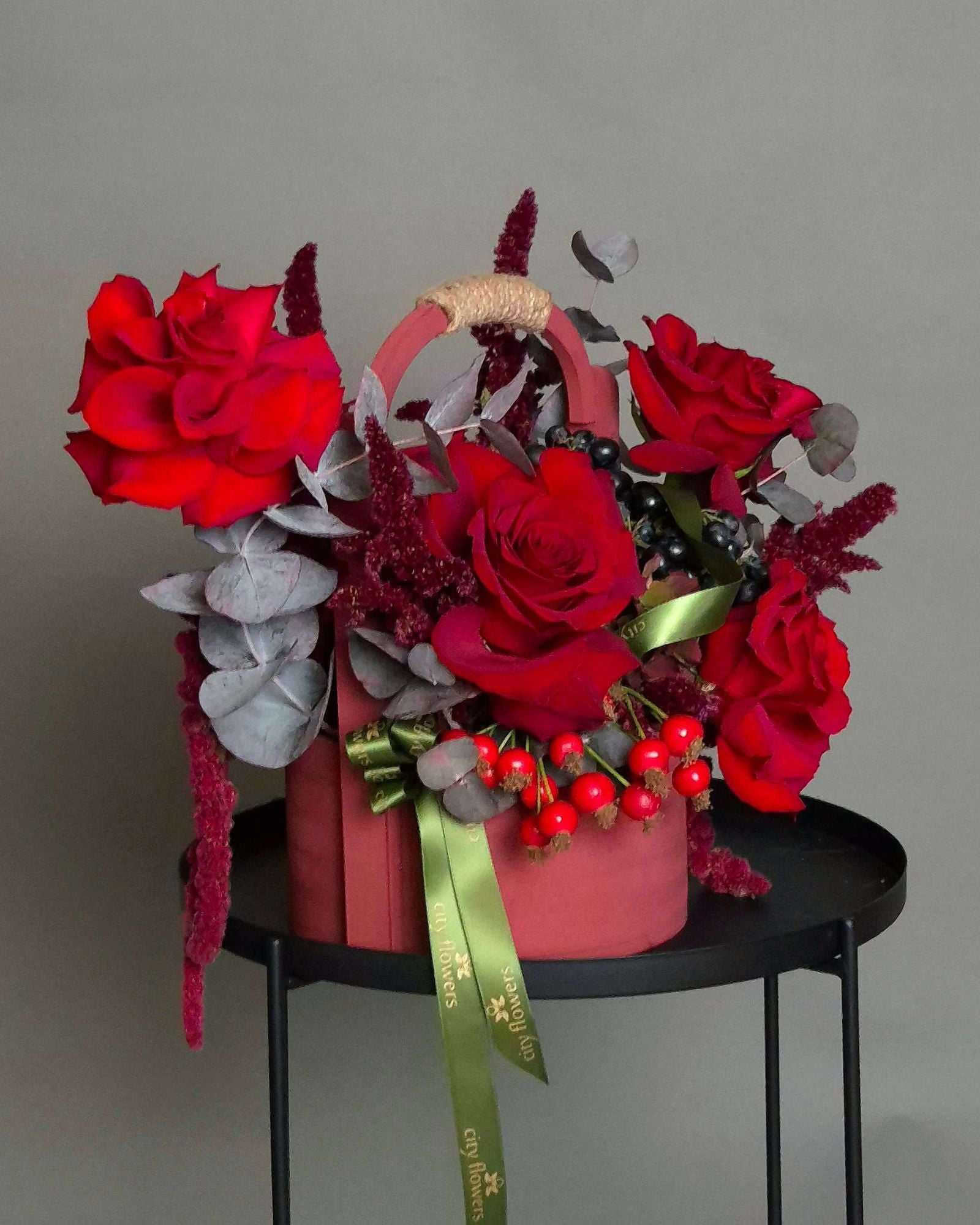 Aranjament Floral "Cosul Abundentei"