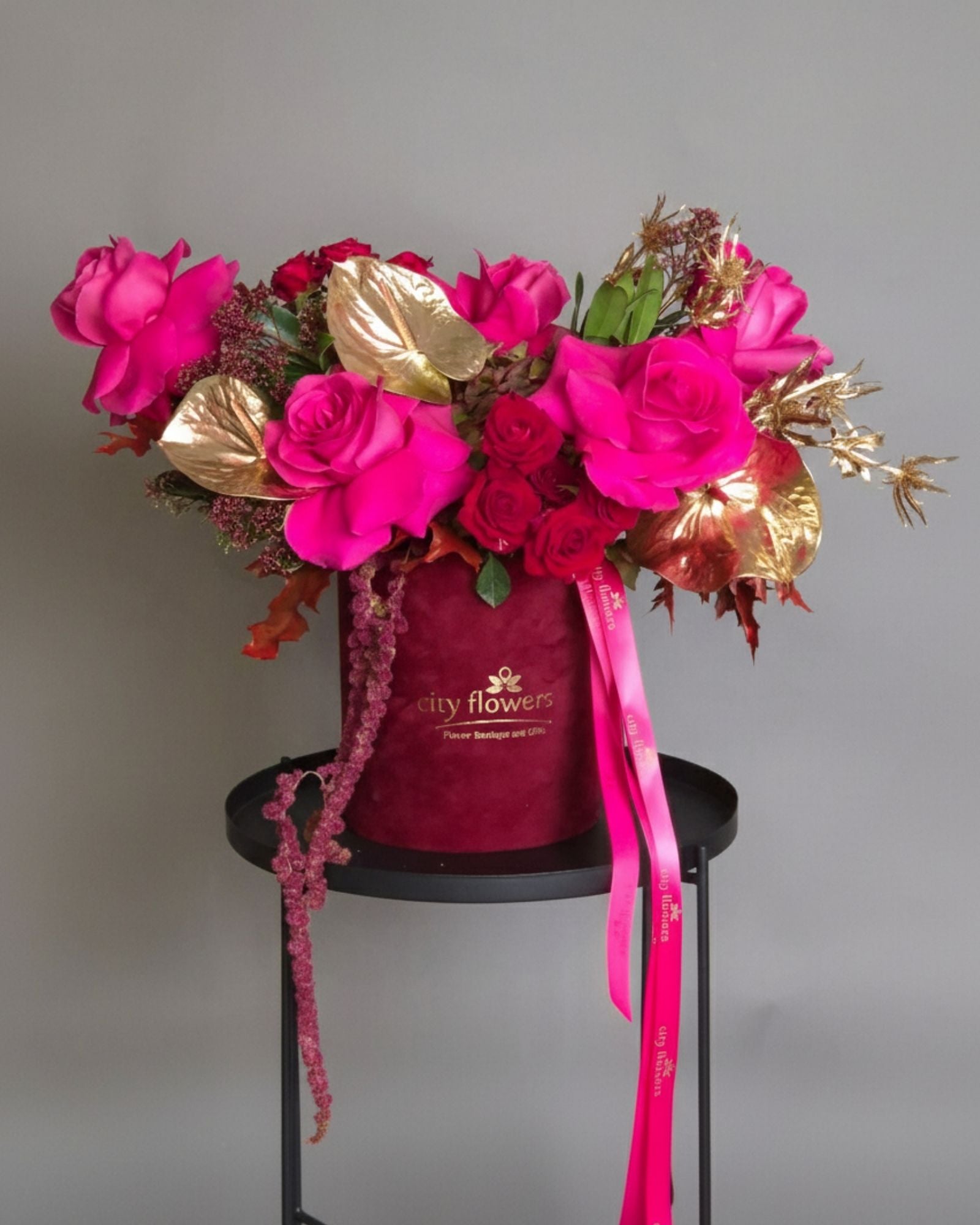 Aranjament Floral in Cutie Eleganta cu Anthurium si Pink Floyd