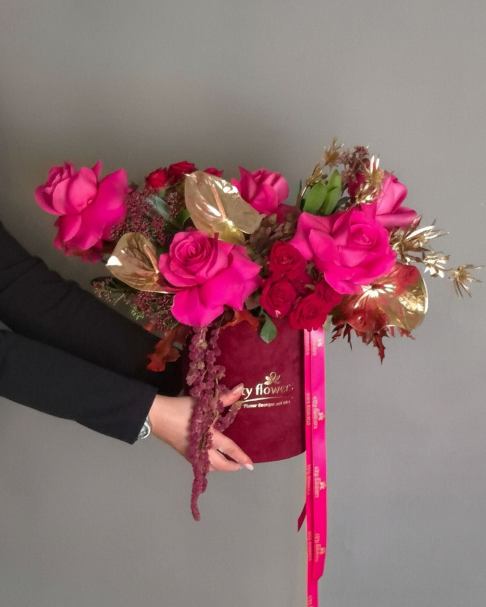 Aranjament Floral in Cutie Eleganta cu Anthurium si Pink Floyd