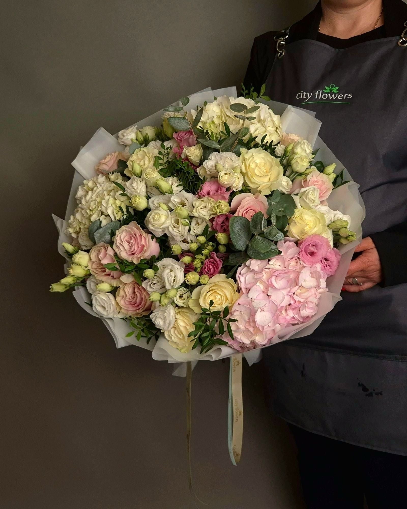 Buchet de Flori Pastel cu Hortensii si Trandafiri
