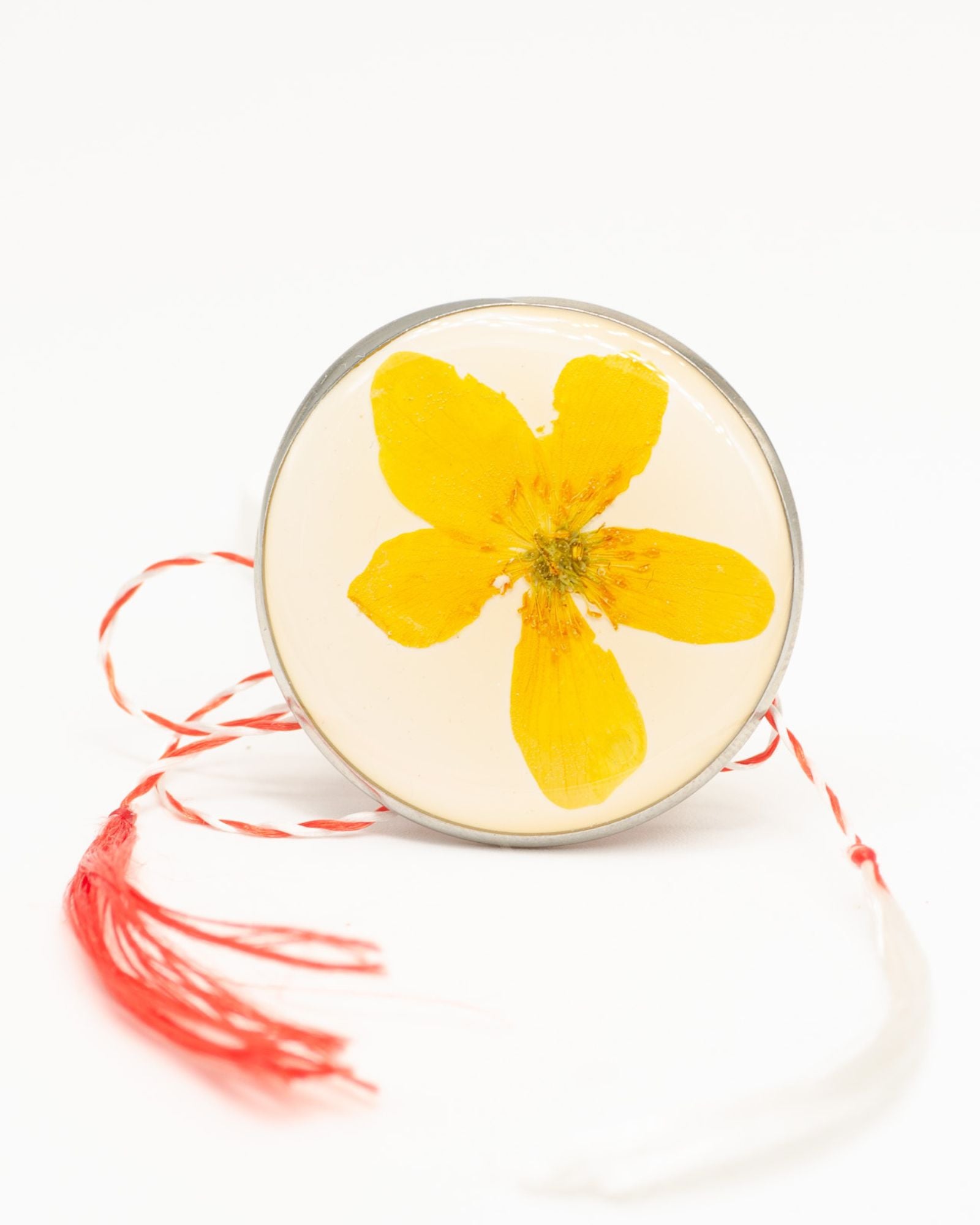 Martisor din Rasina cu Floare Naturala Galbena