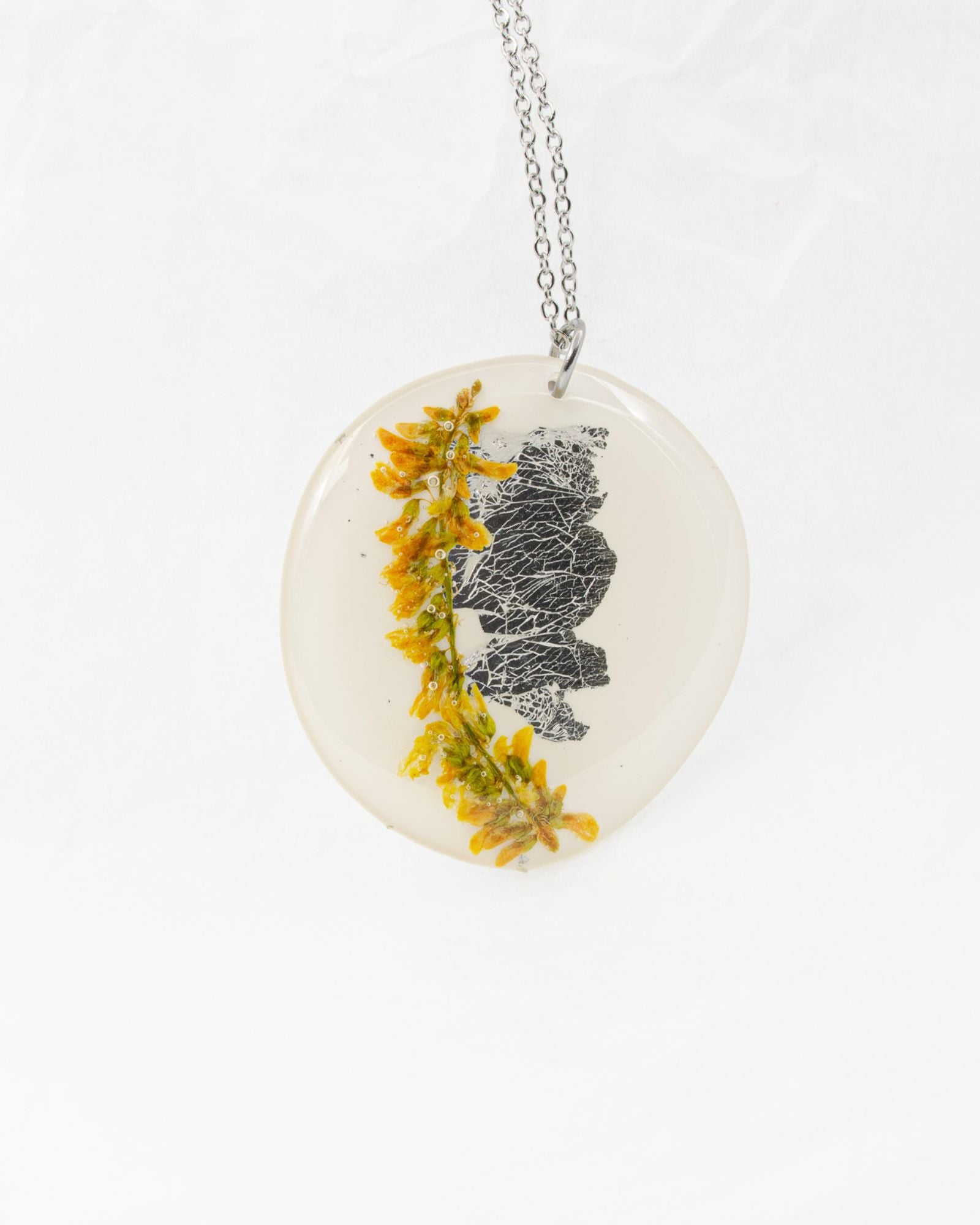 Pandantiv Rasina cu Flori Galbene si Accent Argintiu