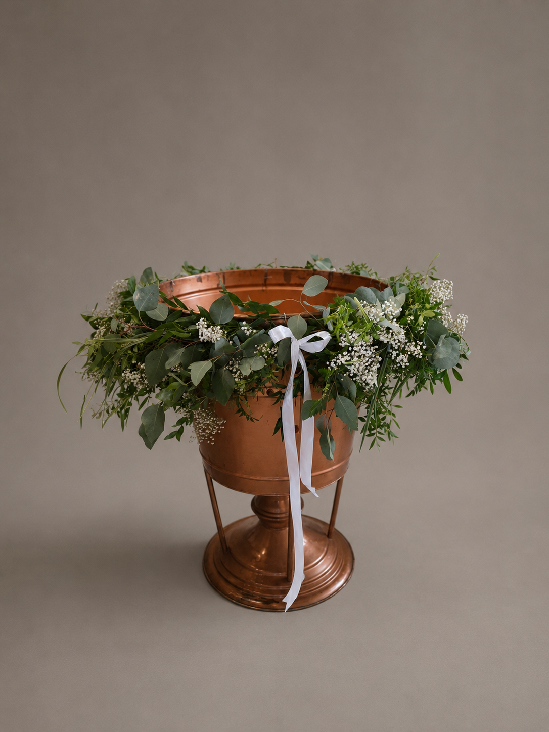 Minimalist Christening Table Arrangement "Green & White"