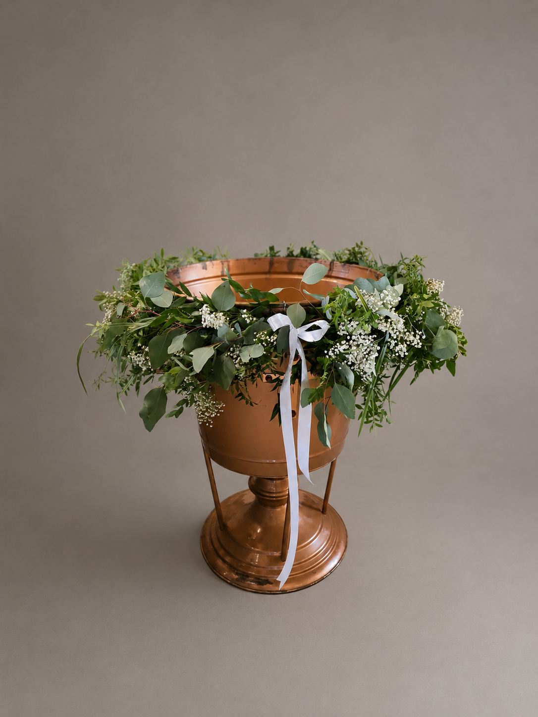 Minimalist Christening Table Arrangement "Green & White"