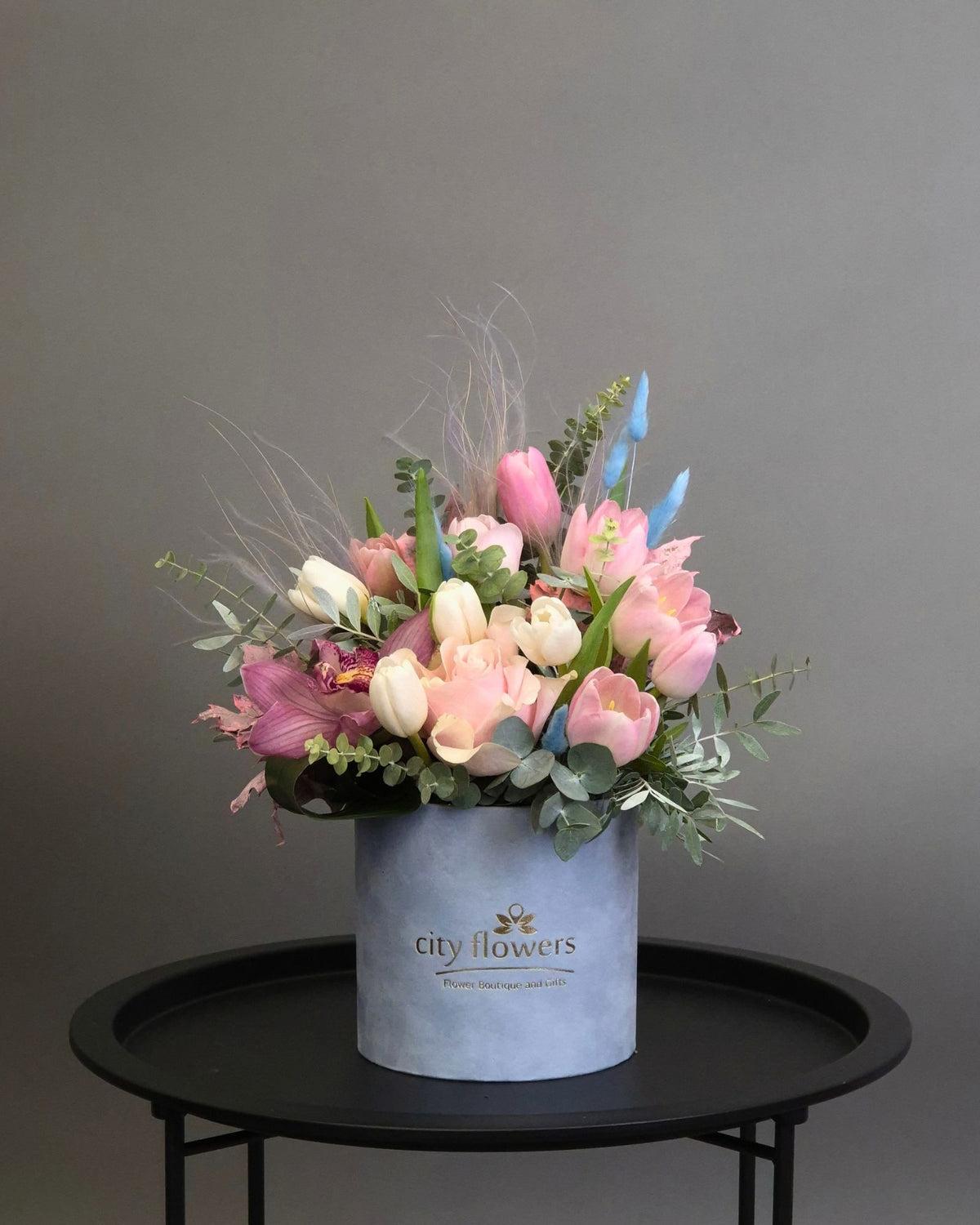 Aranjament Floral in Cutie - Lalele, Trandafir si Orhidee