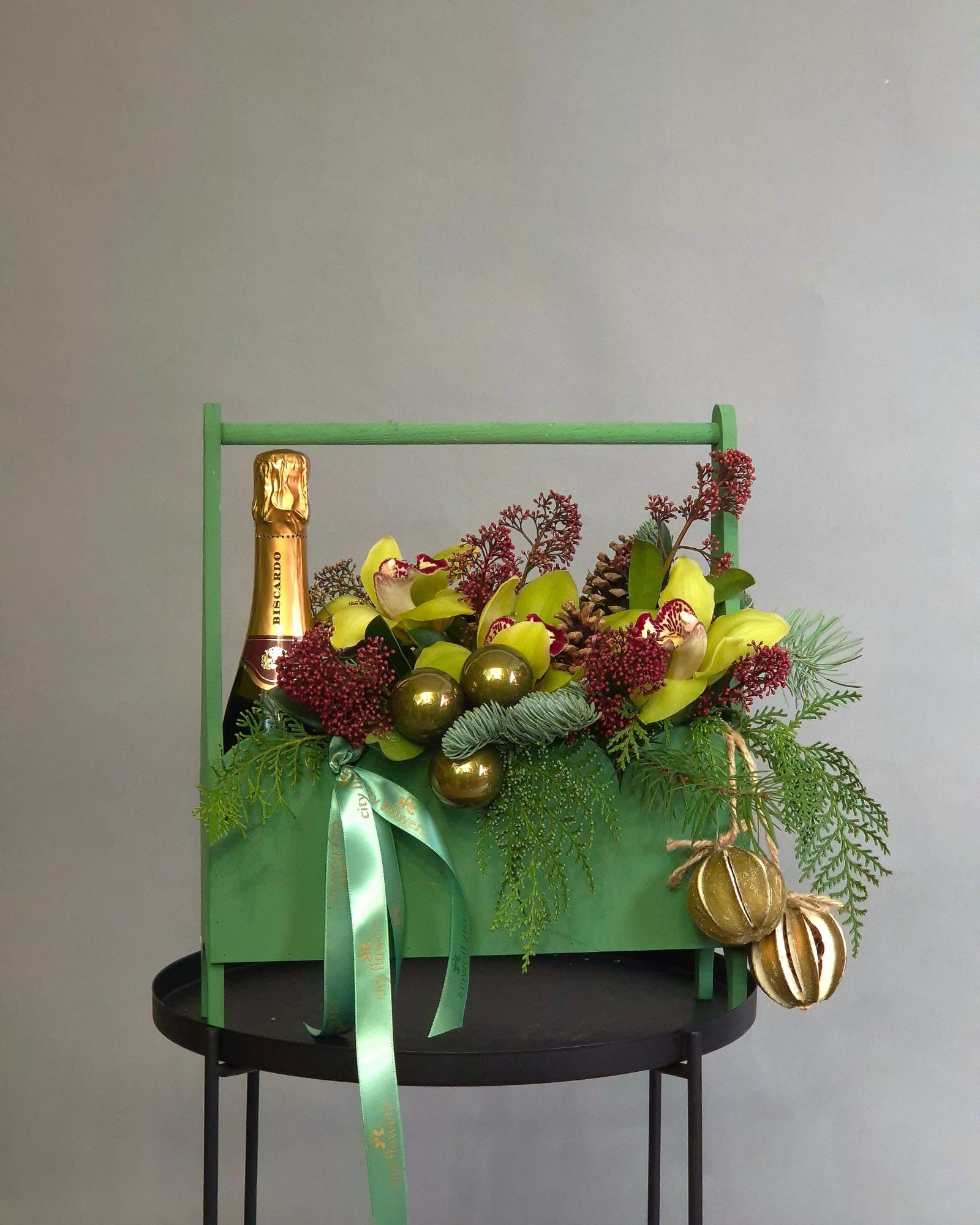 Aranjament Floral Cadou "Green & Gold"