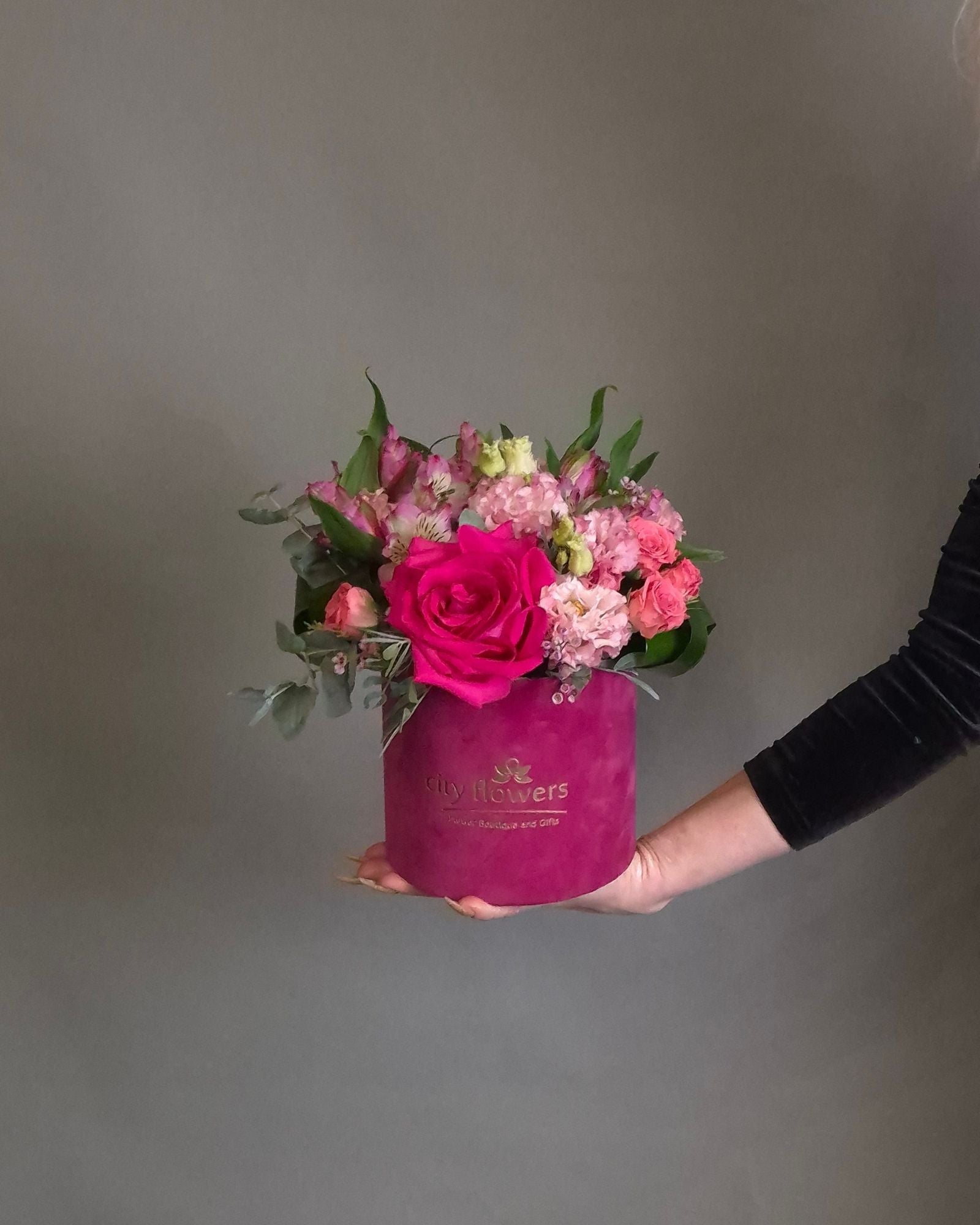 Aranjament Floral in Cutie "Pink Velvet"