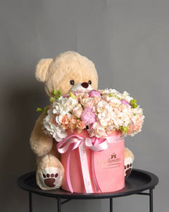 "Sweet Hugs" Flower Box